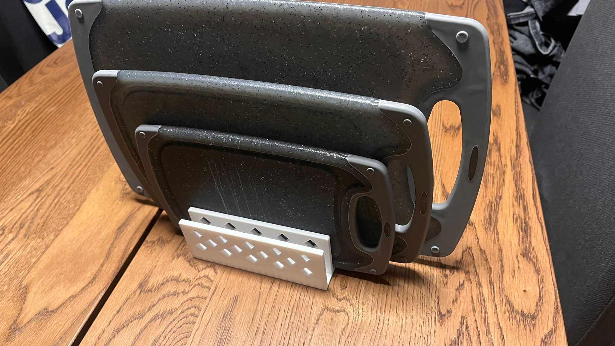 Cuttingboard holder / organizer
