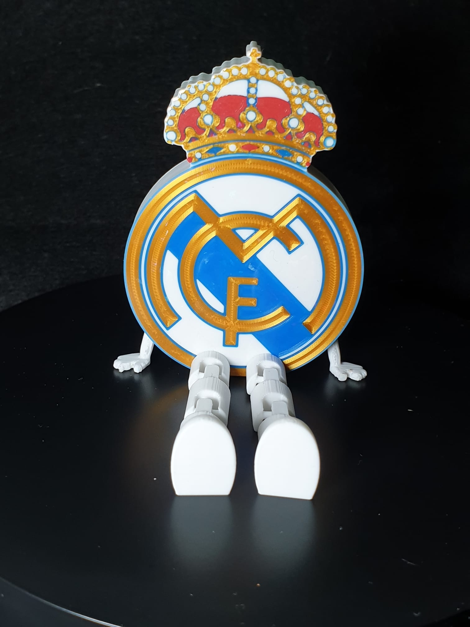 Real Madrid CF shield with flexi legs