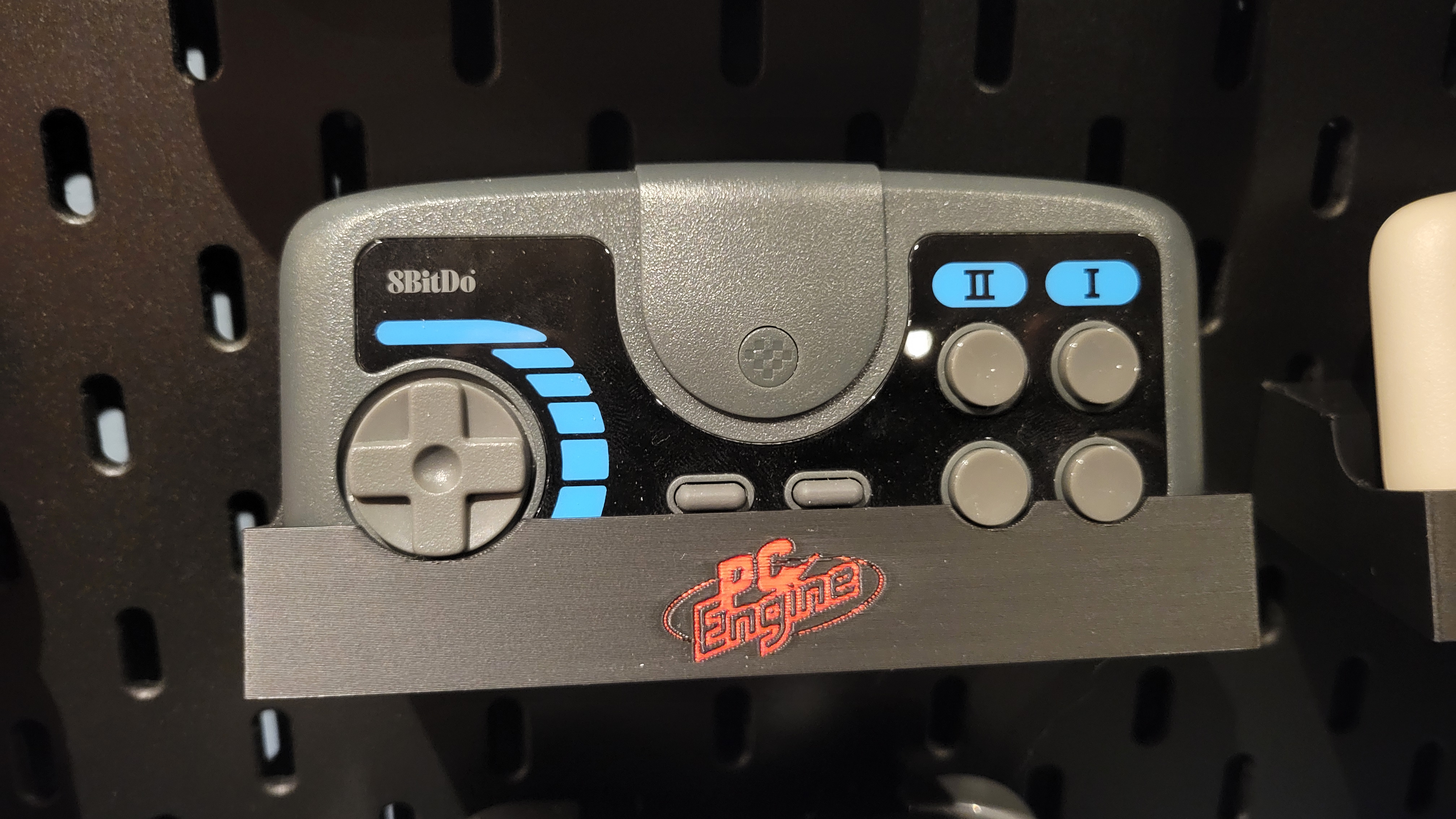 8bitdo PCEngine Control pad Skadis mount
