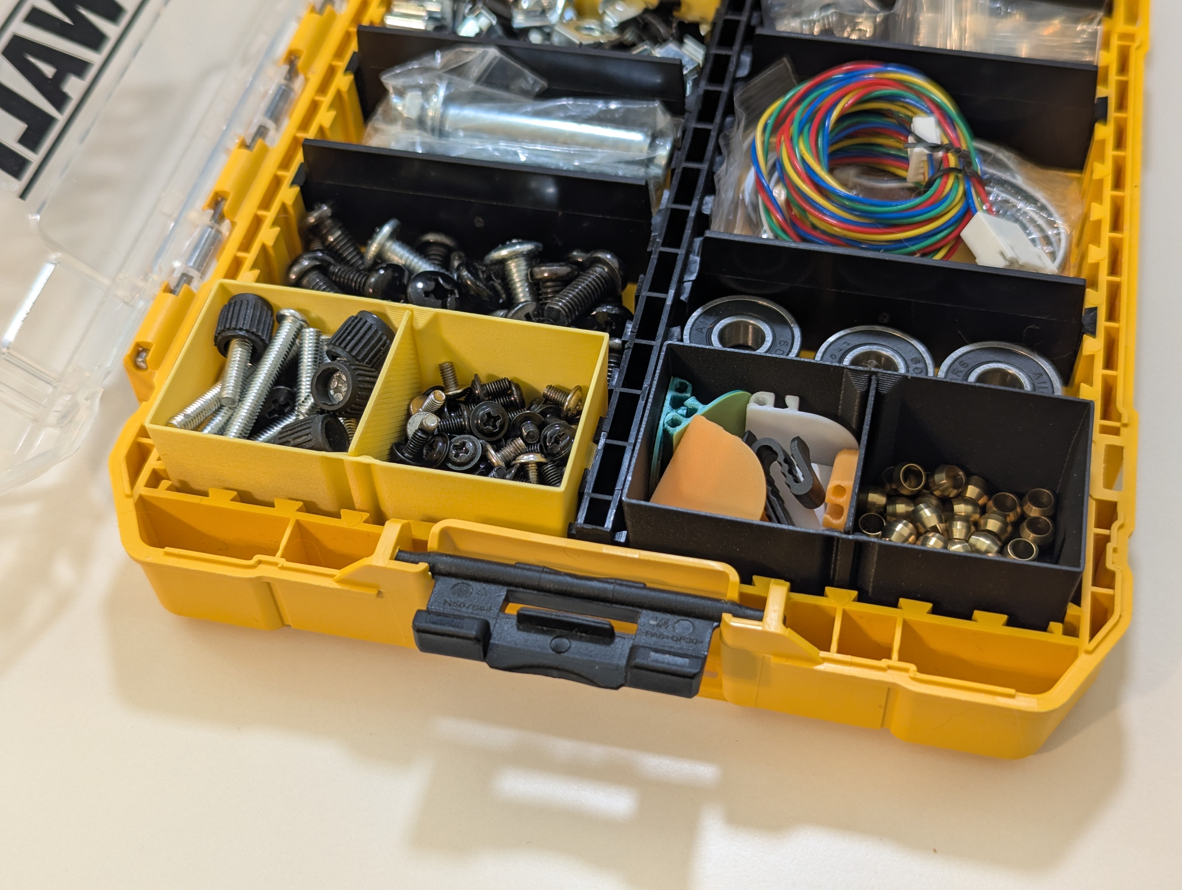DEWALT Tough Case Organizer Bin - Vase Mode