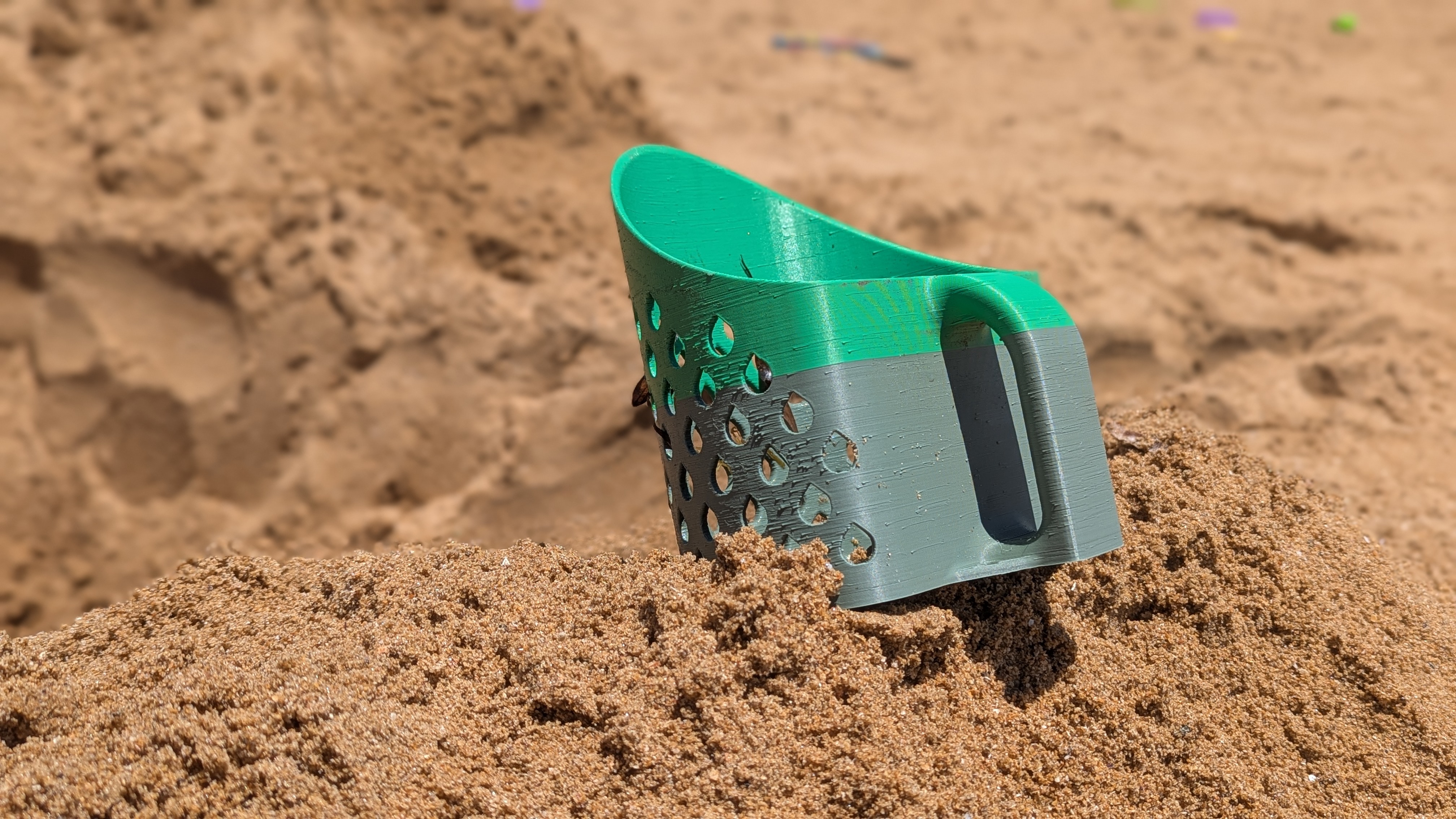 Beach sand shovel sieve metal detector