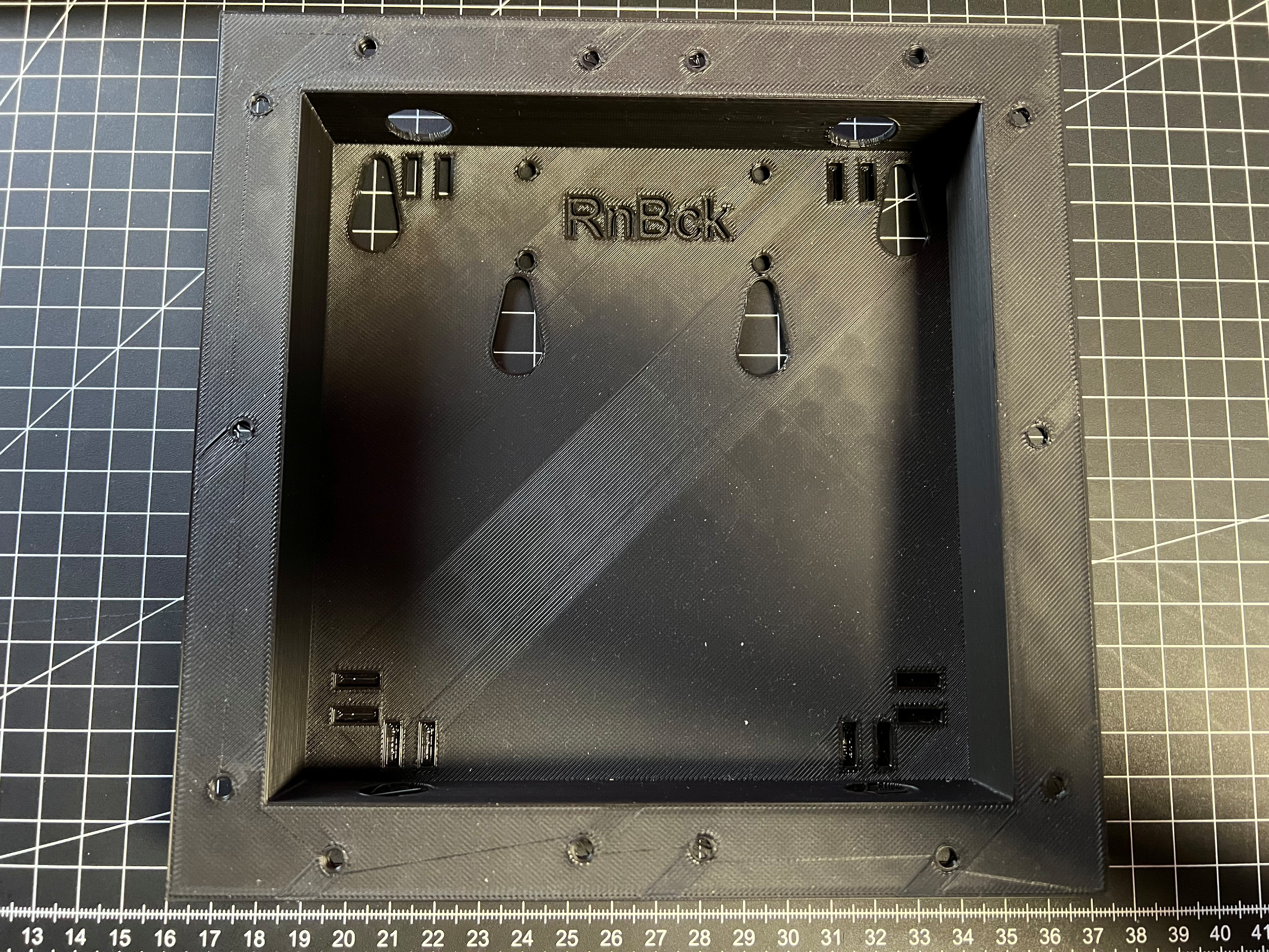Waveshare 64x64 LED Matrix & Raspberry Pi (2, 3, 4, Zero) Housing / Wallmount