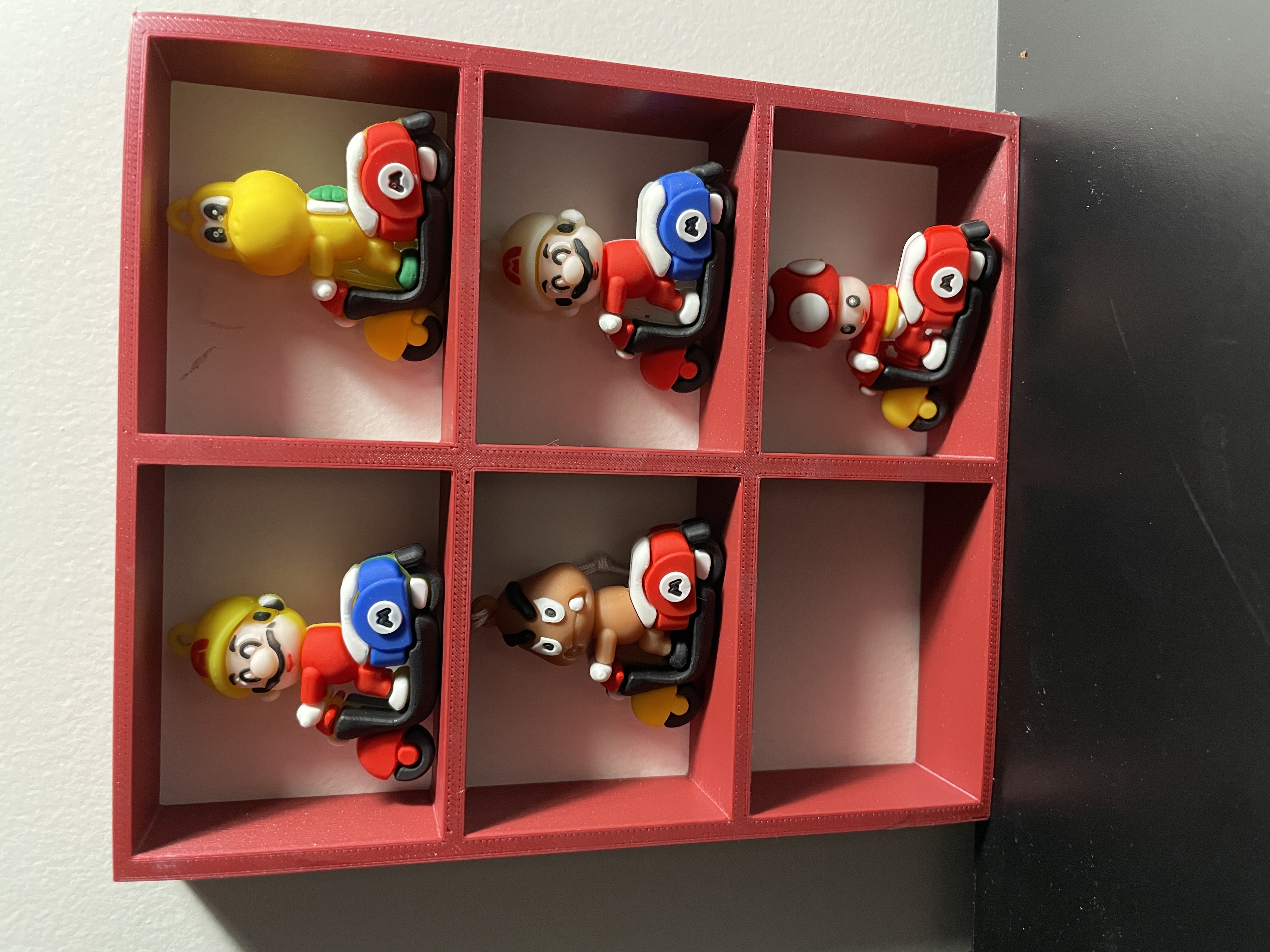 Mini polička na figurky