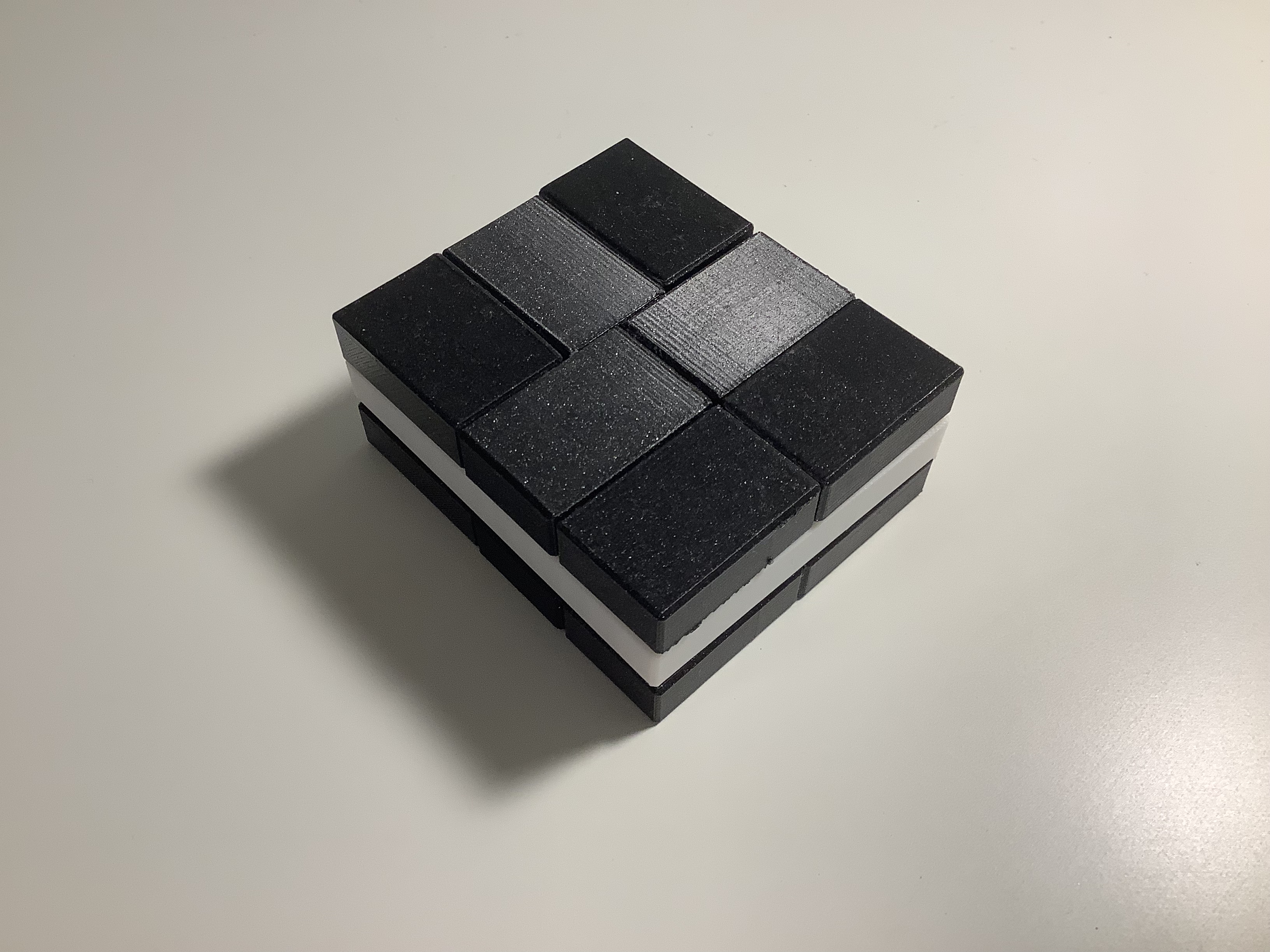 Oreo, a interlocking sliding puzzle