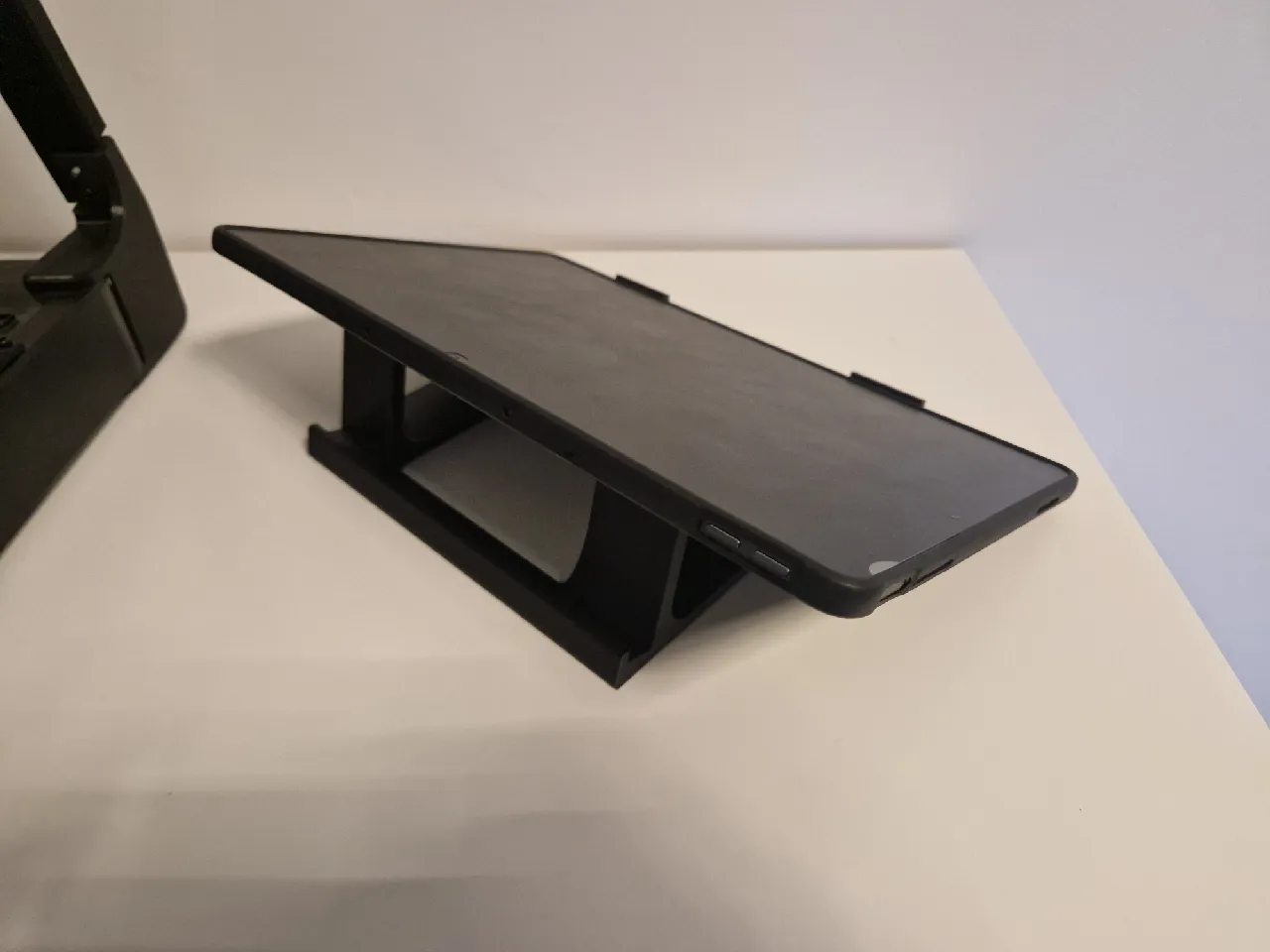 Vertical / horizontal tablet stand by Marcin Błaszczyk | Download free ...