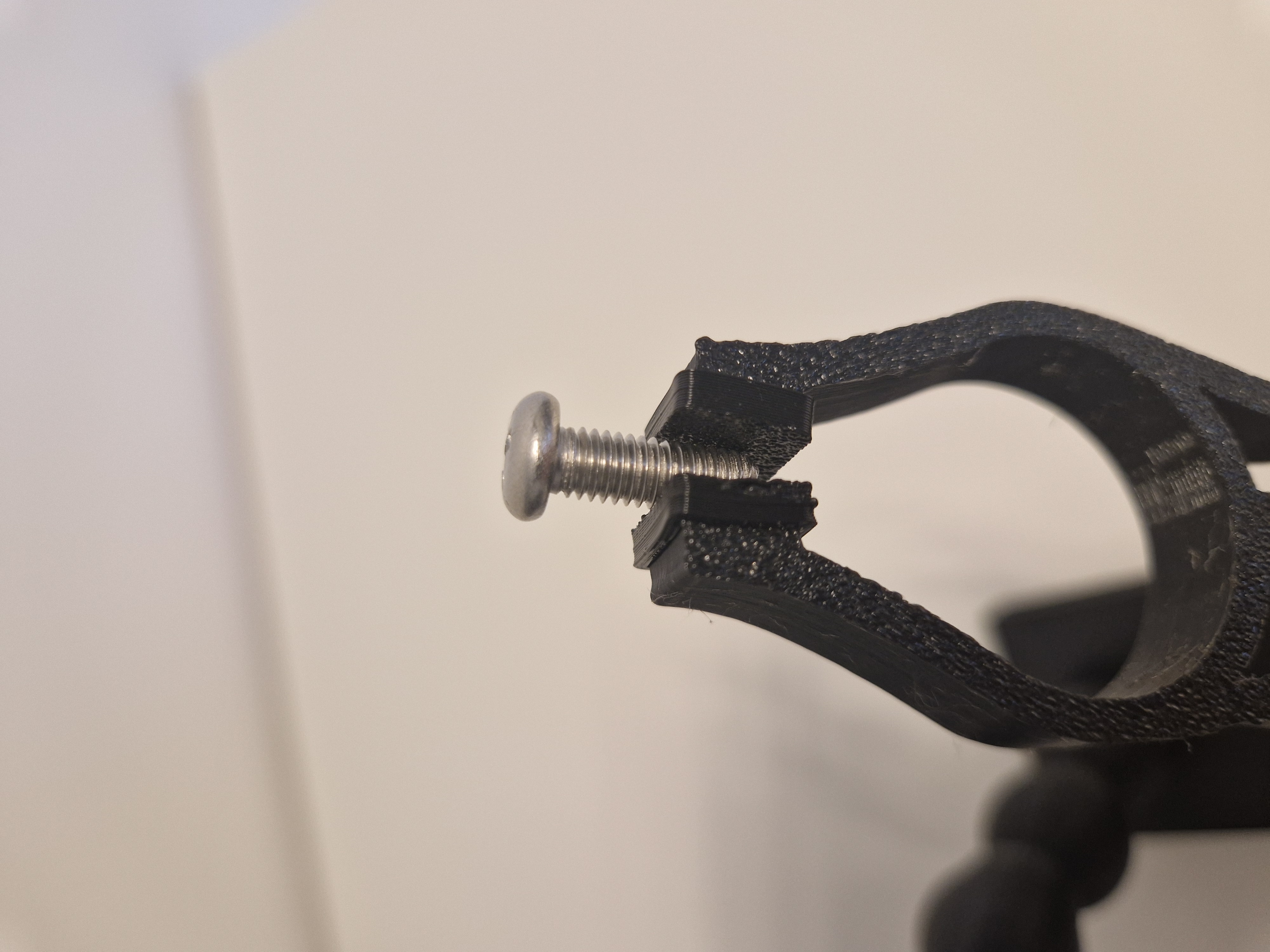 Miniatura 2 do modelo 3D Third hand soldering tool