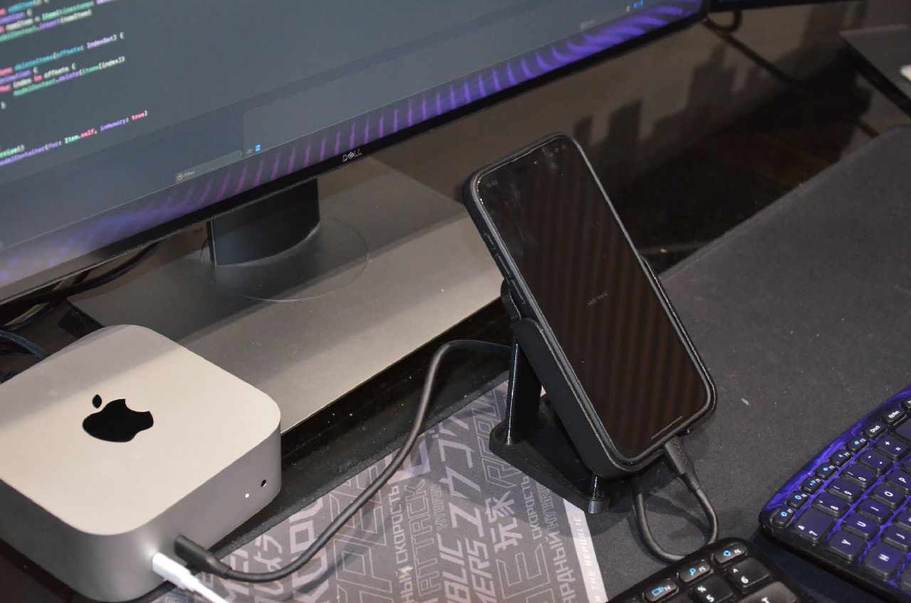 Yine başka bir iPhone Stand (Sadece Plastik Aparattır!!!)