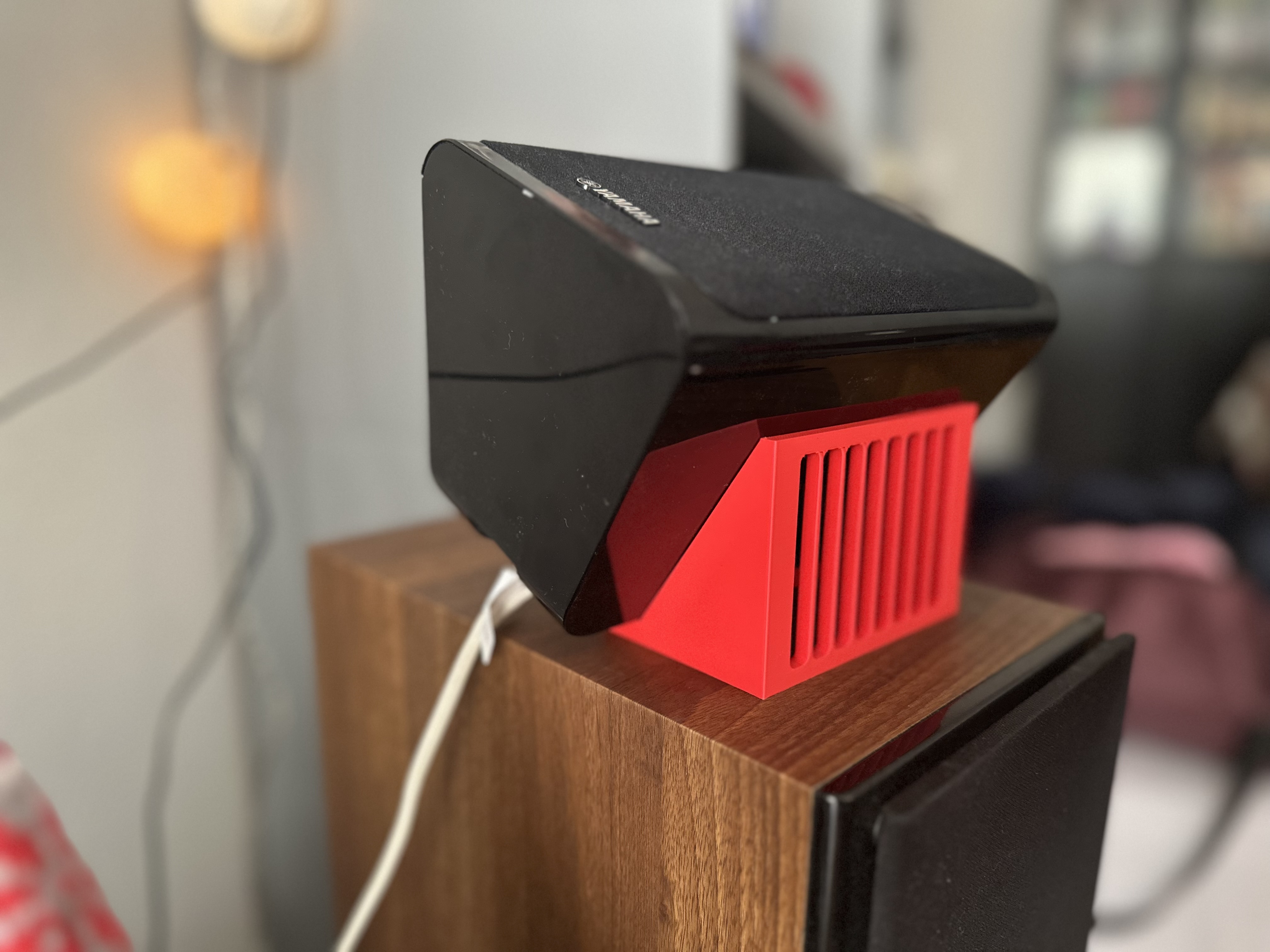 Dolby Atmos up-firing universal speaker stand