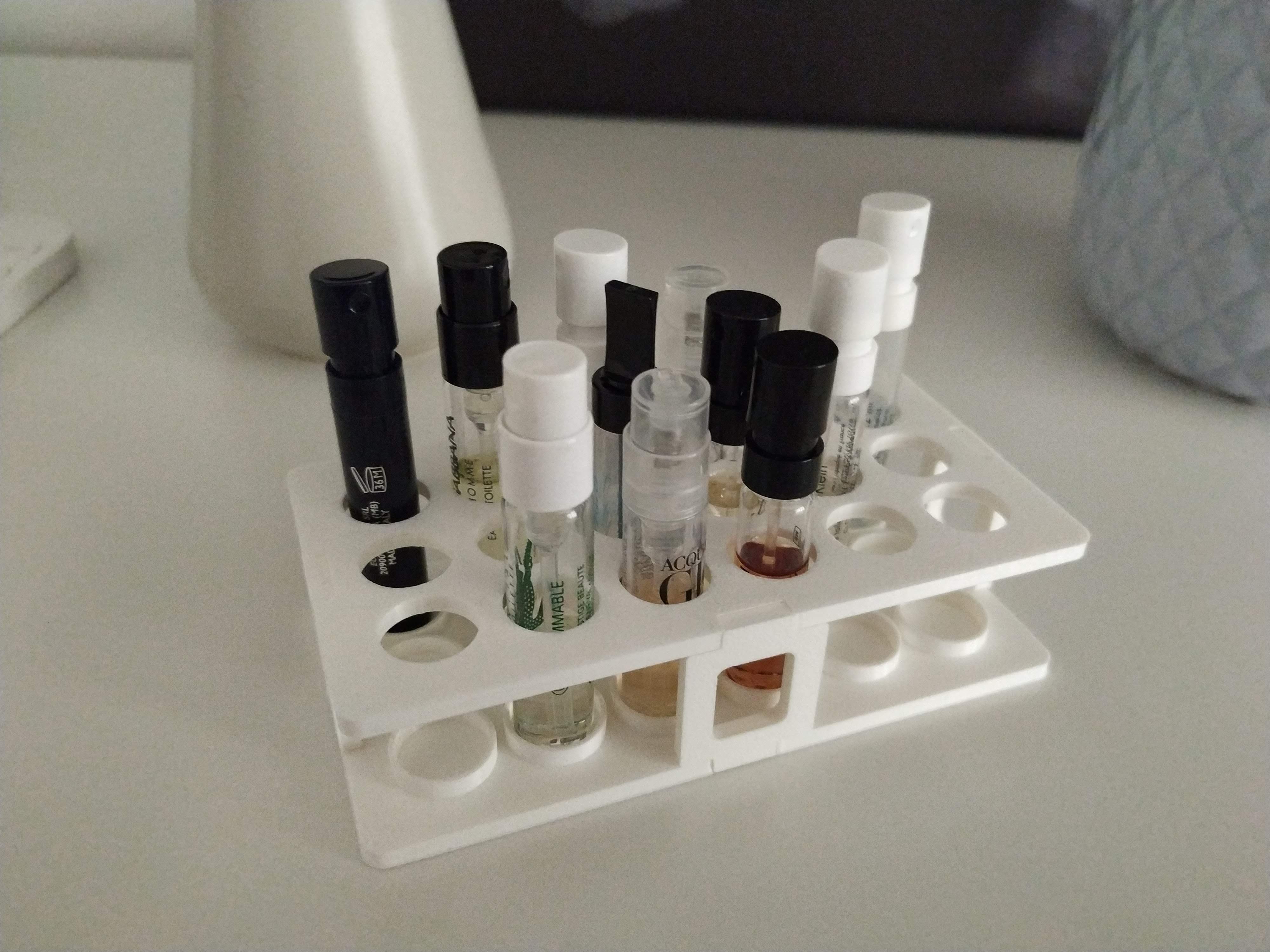 Perfume sample holder