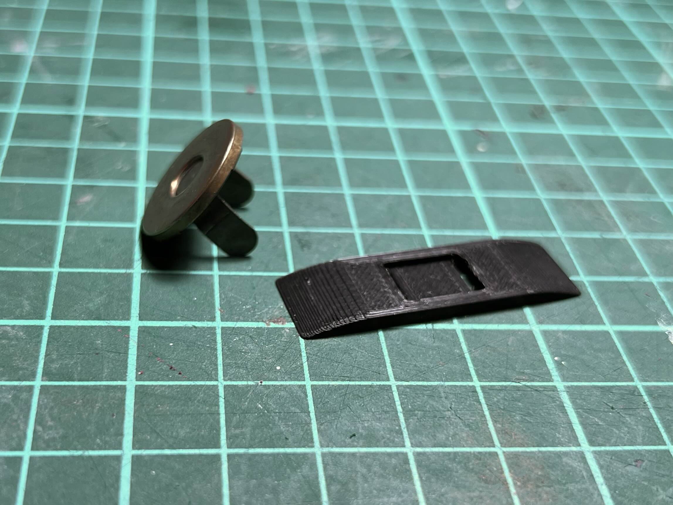 Magnetic Bag Clasp Backing