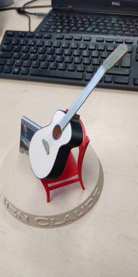 Guitare sèche miniature