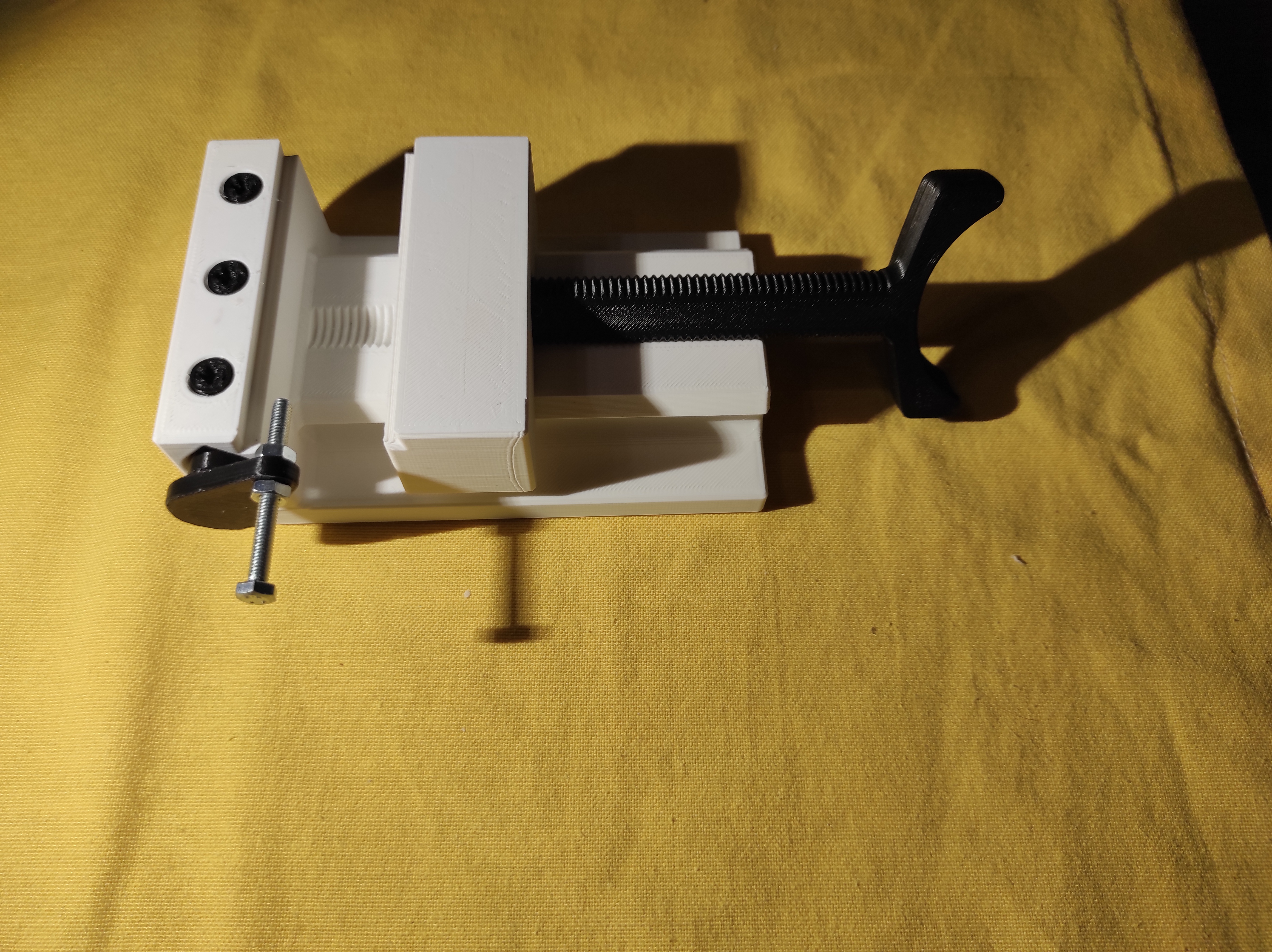 Miniatura 2 do modelo 3D Small Machine Vise
