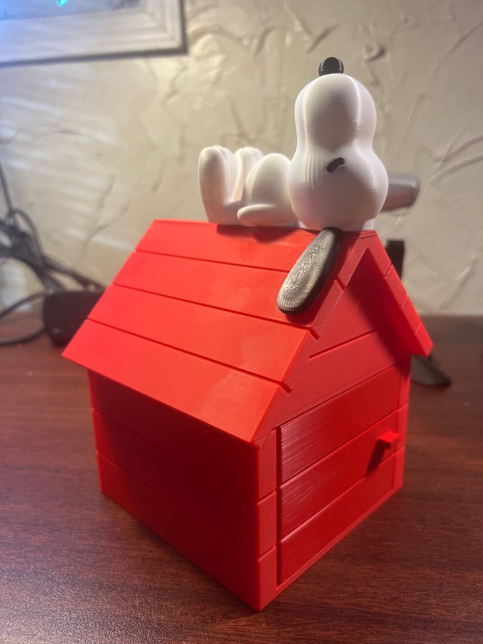Snoopy / Doghouse Magic Deck Box
