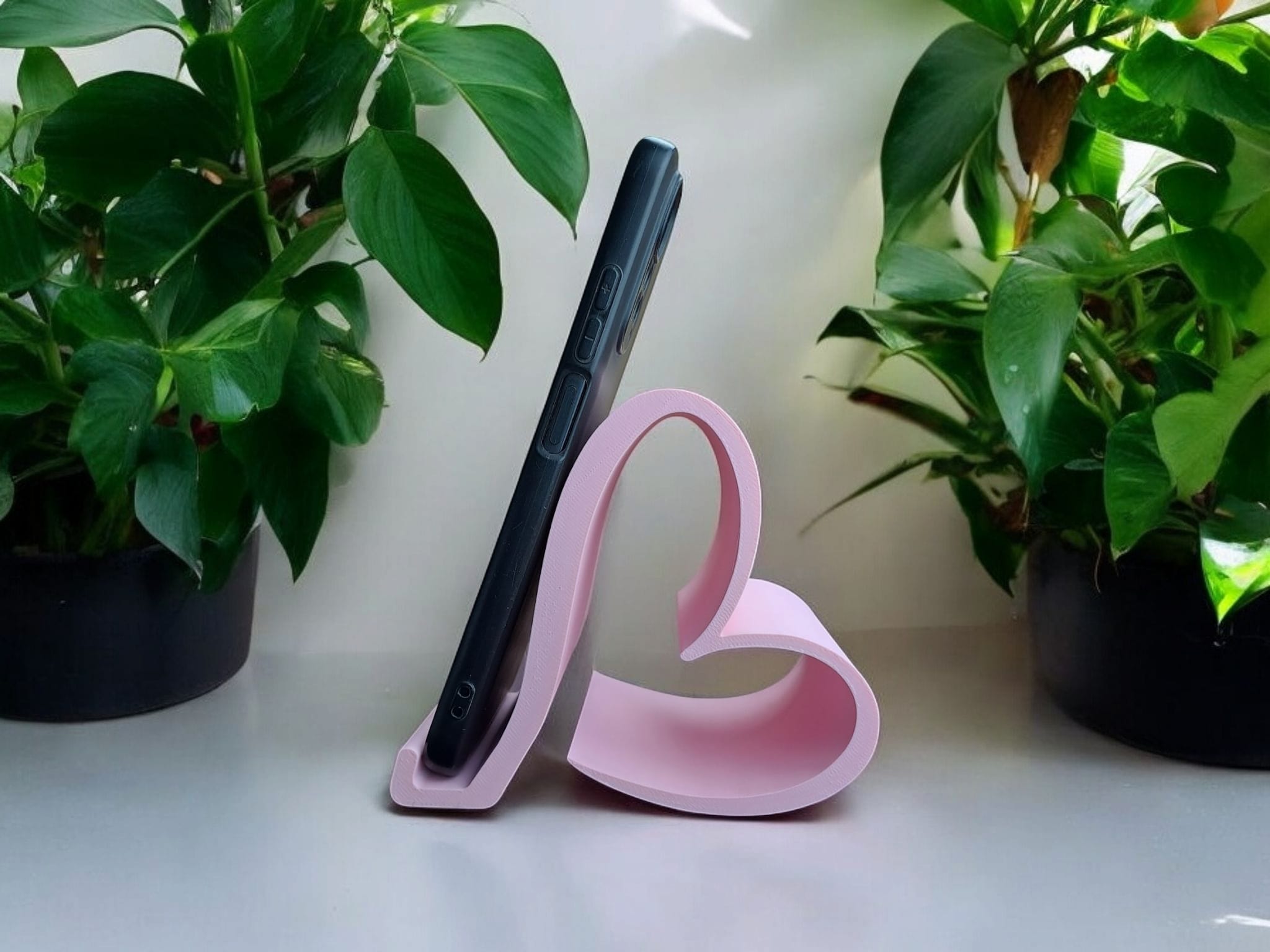 Smartphone holder "Valentine" 3D model thumbnail