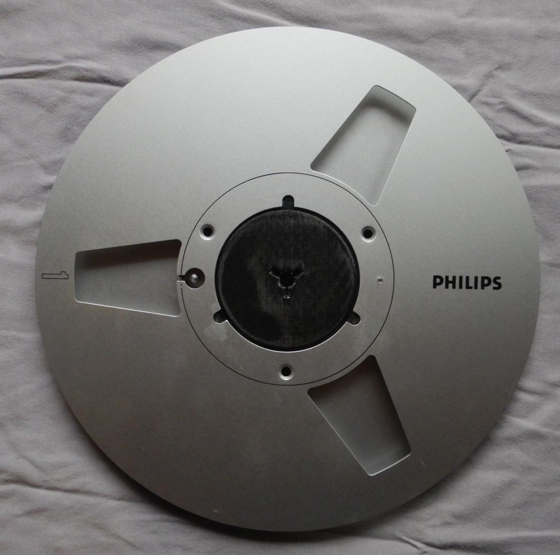 Adapter für Tonbandspulen von Tonbandmaschinen; Adapter for tape reels of tape recorders