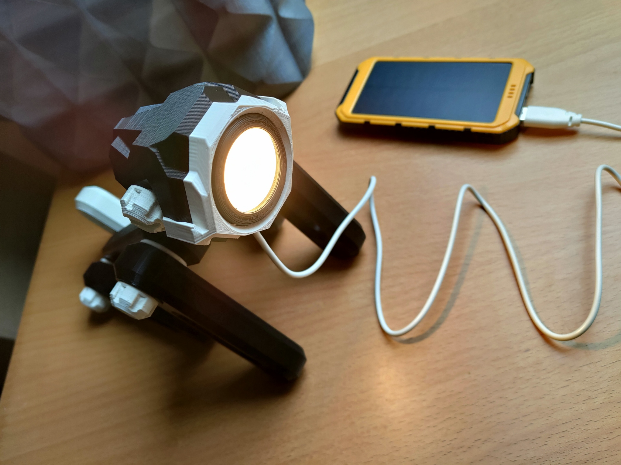 I-Dog adapter for Ikea Halvklart