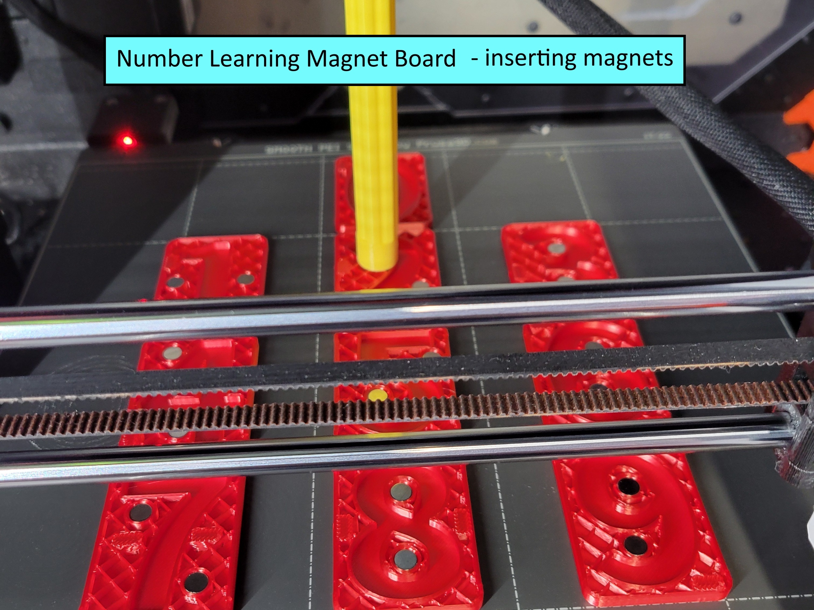 Miniatura 14 do modelo 3D Number Learning Magnet Board