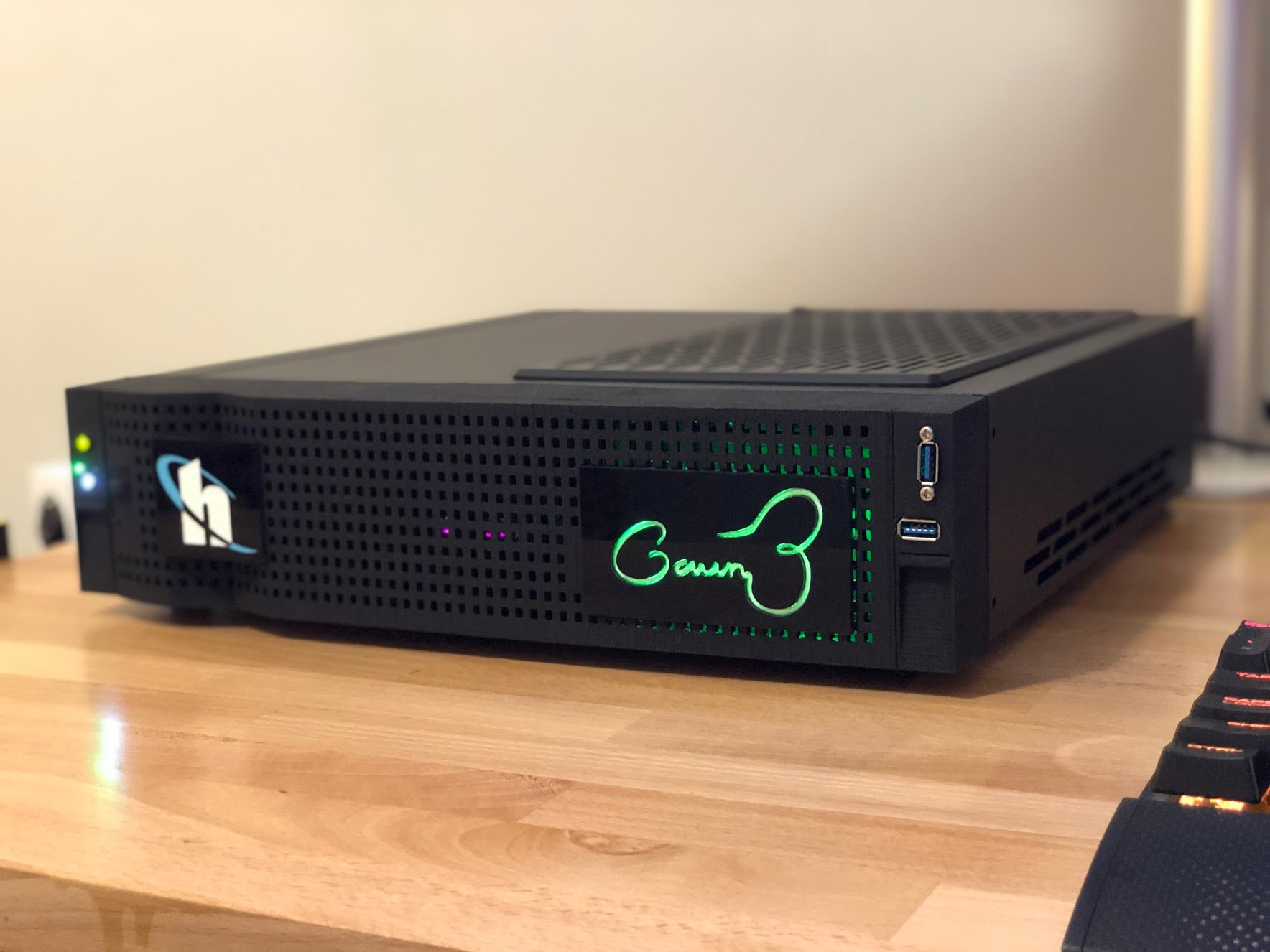 Hooli Gavin Belson Signature Edition Box 3 - Silverstone ML08 faceplate