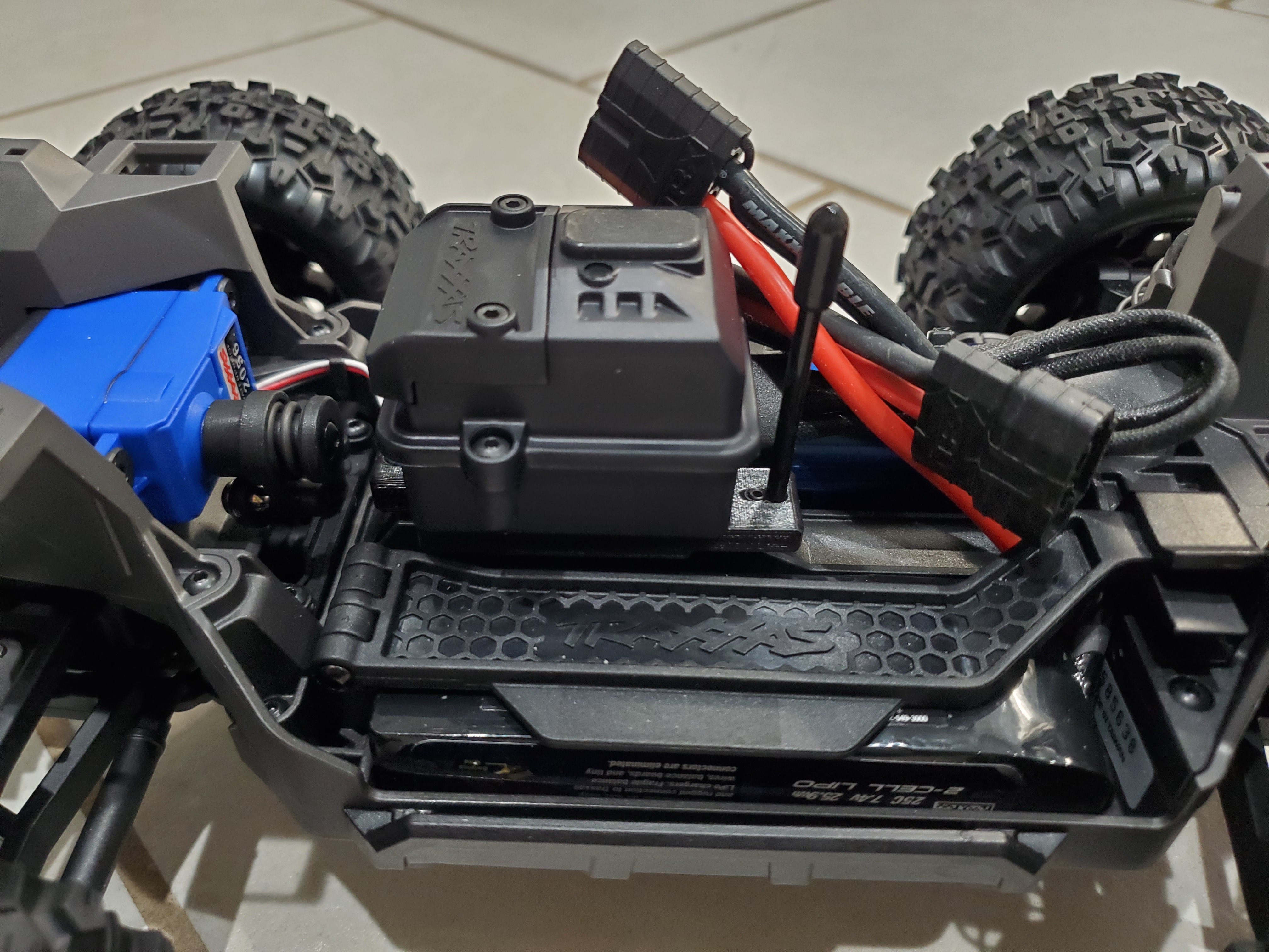 Traxxas Mini Maxx waterproof receiver box adapter