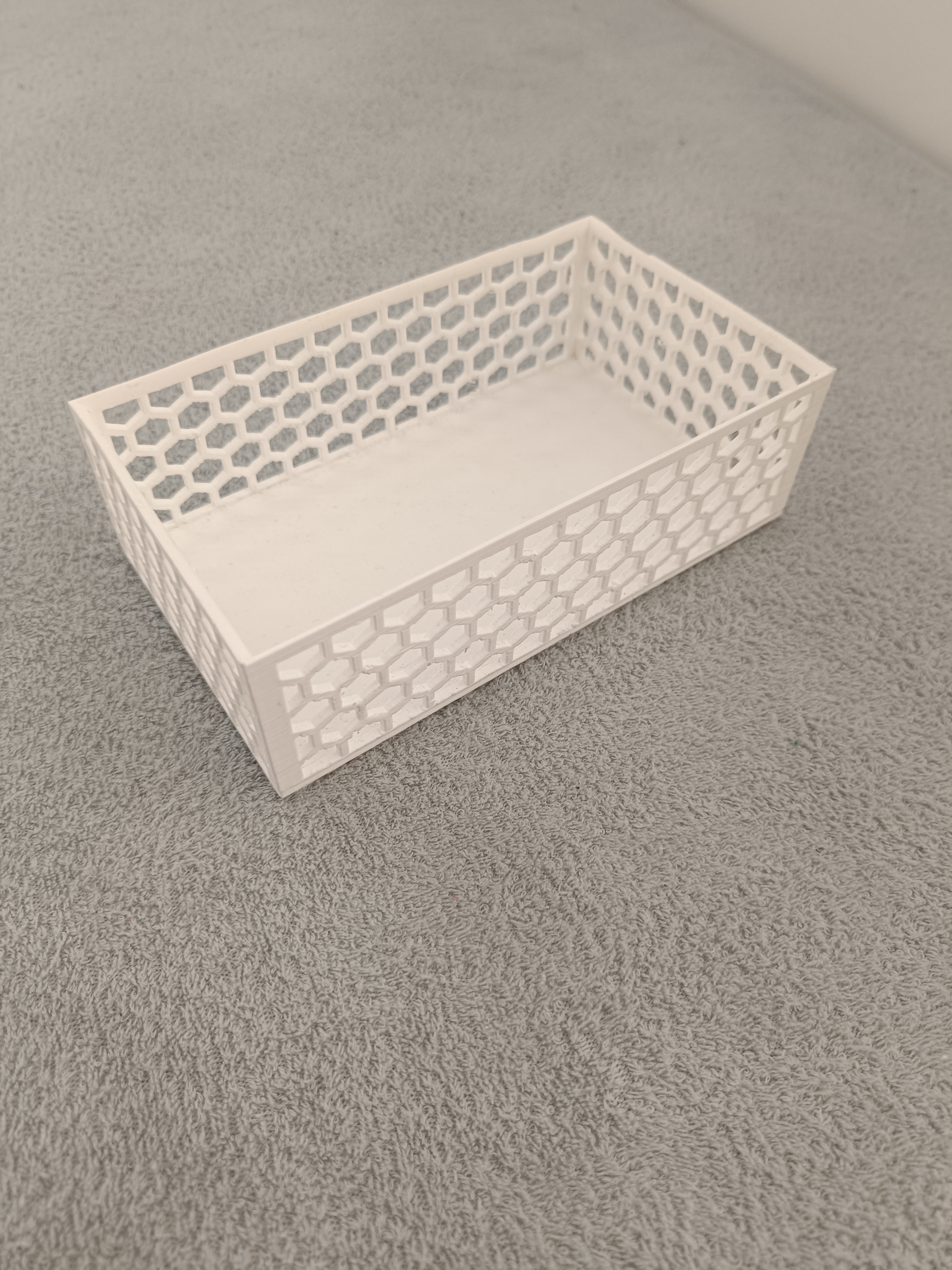 honeycomb hexagon box 85x45x145mm