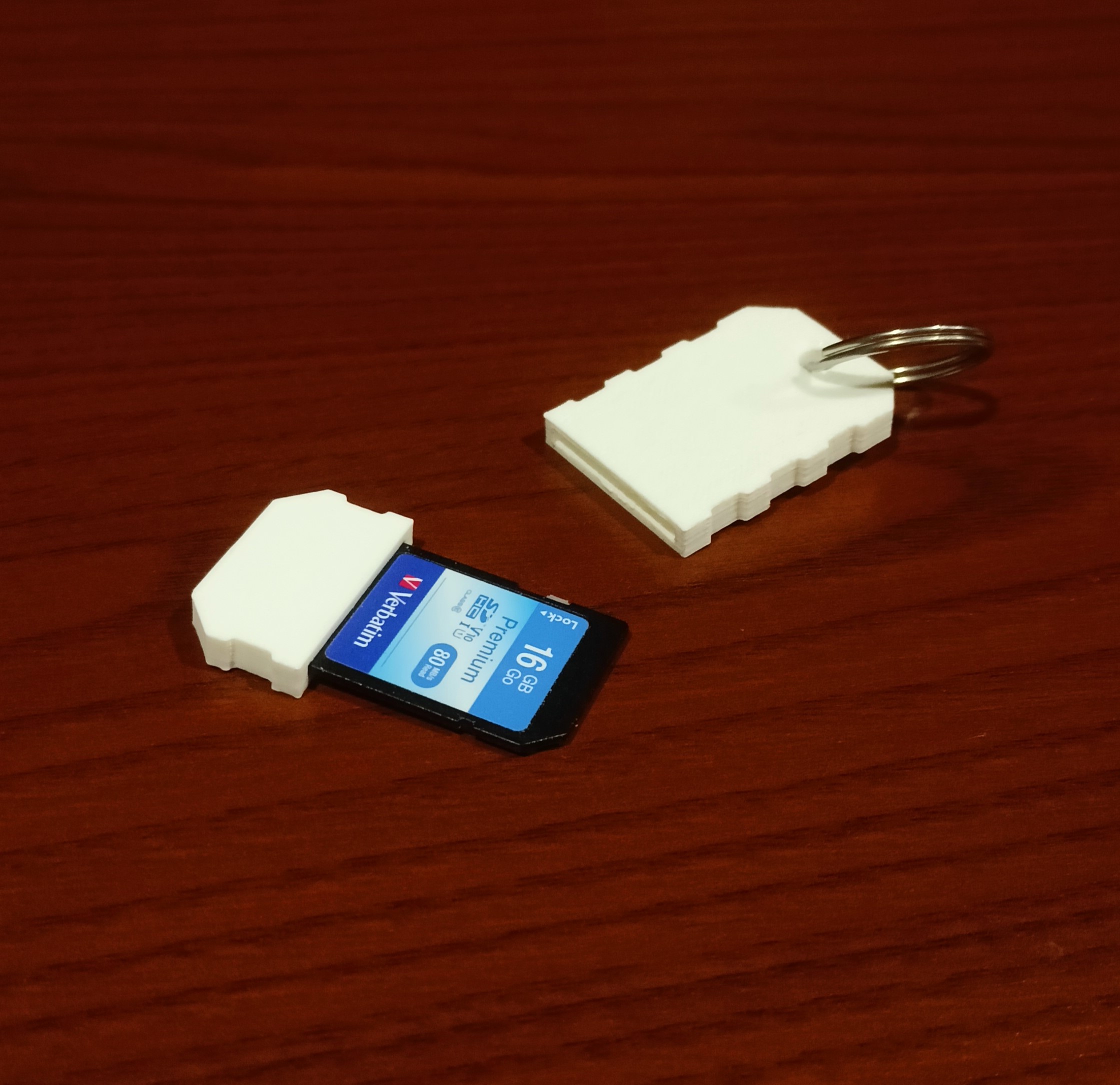 Miniatura 3 do modelo 3D EDC SD Card Keychain Case