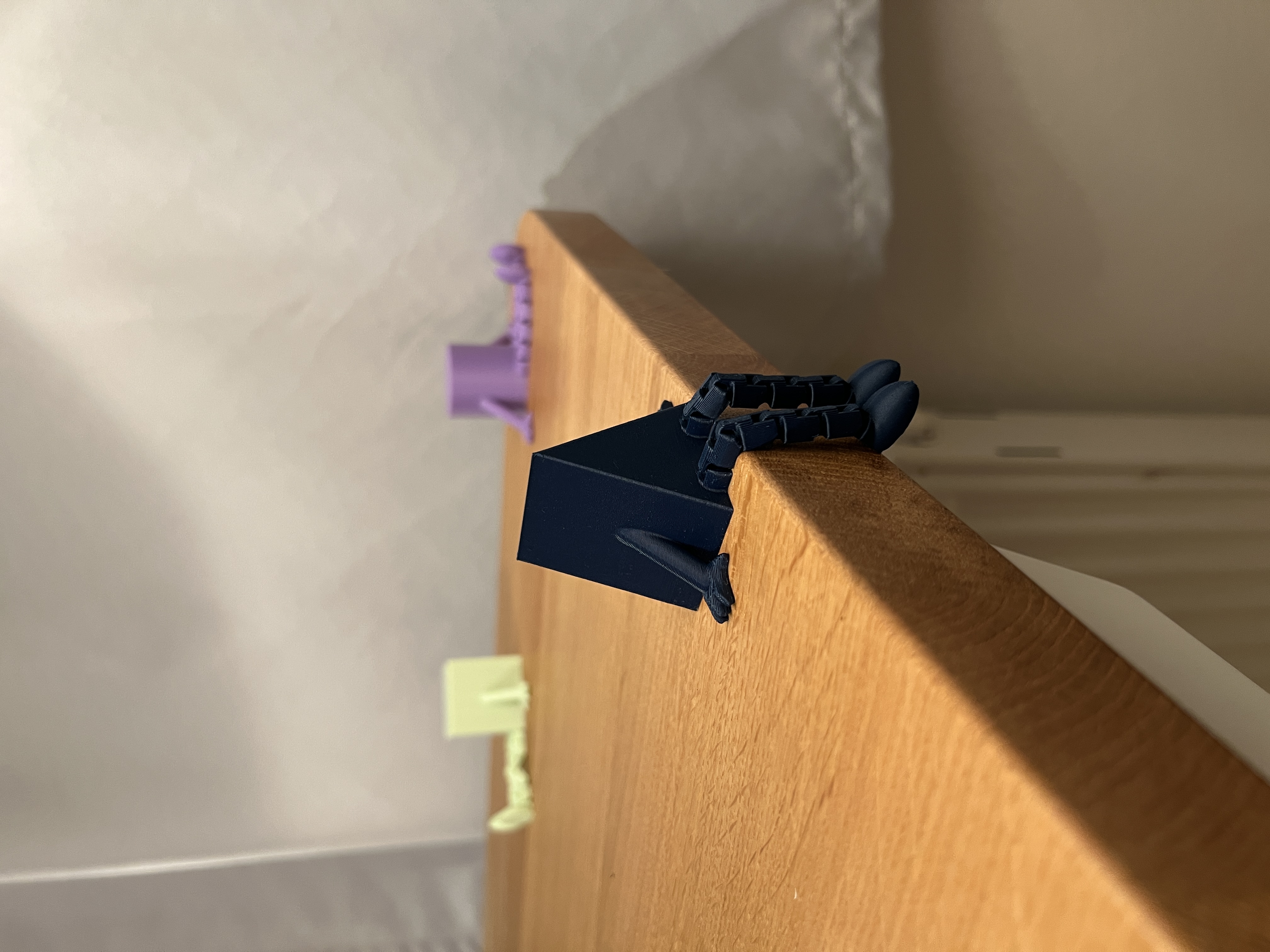 Articulated Triangular Prism Buddy — miniatura 2