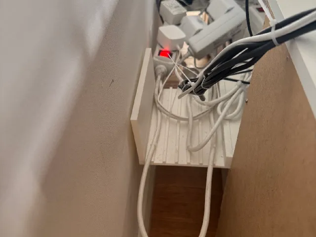 Kabeltraverse für IKEA Siedeboard