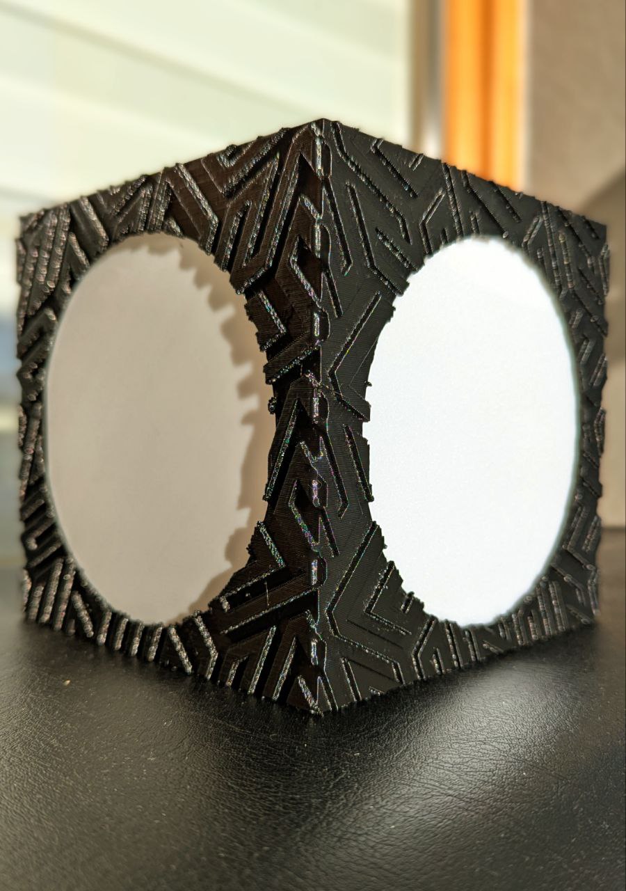 Cube lamp with E27 bulb