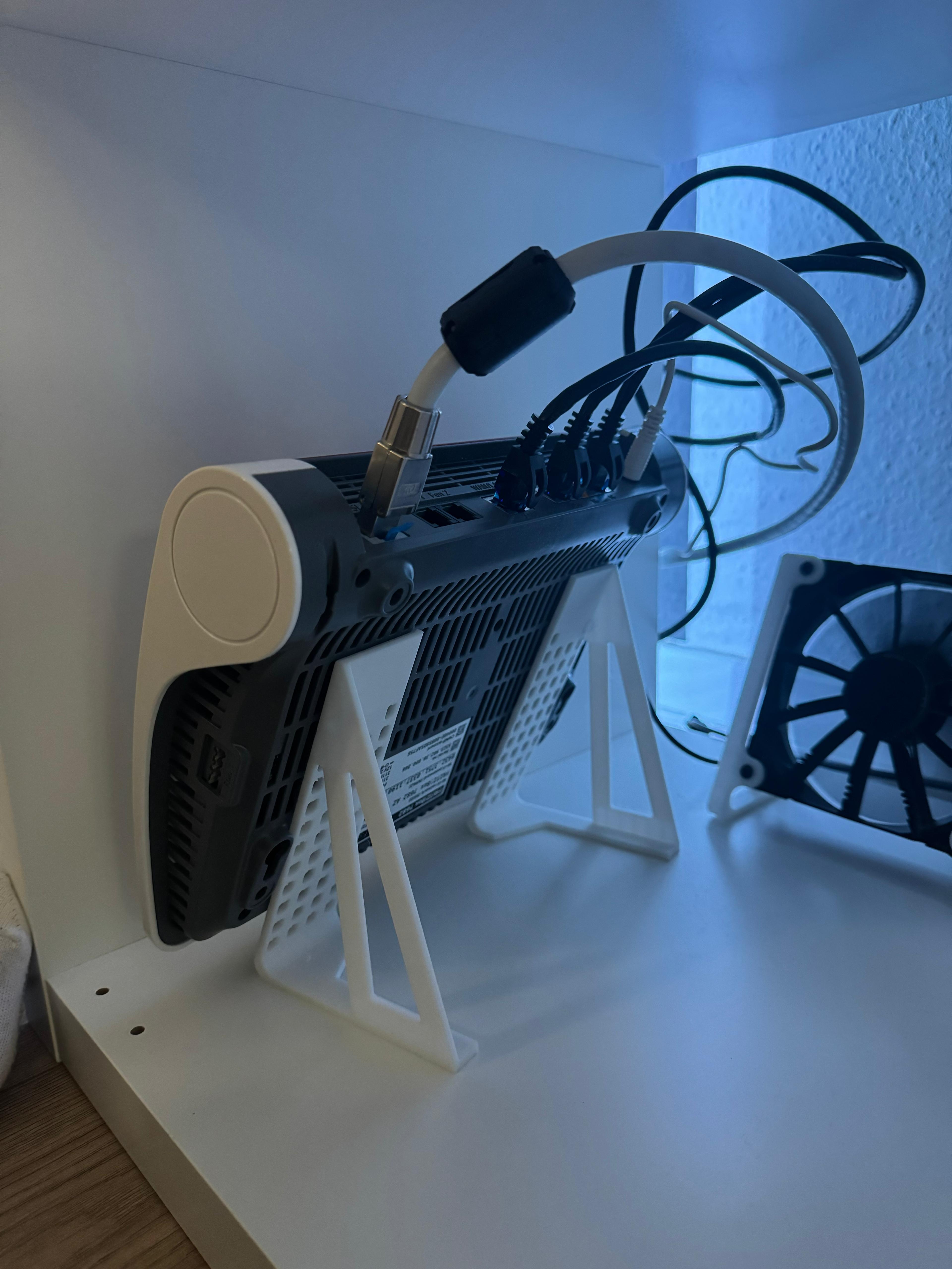 FritzBox 7682 Stand / Ständer