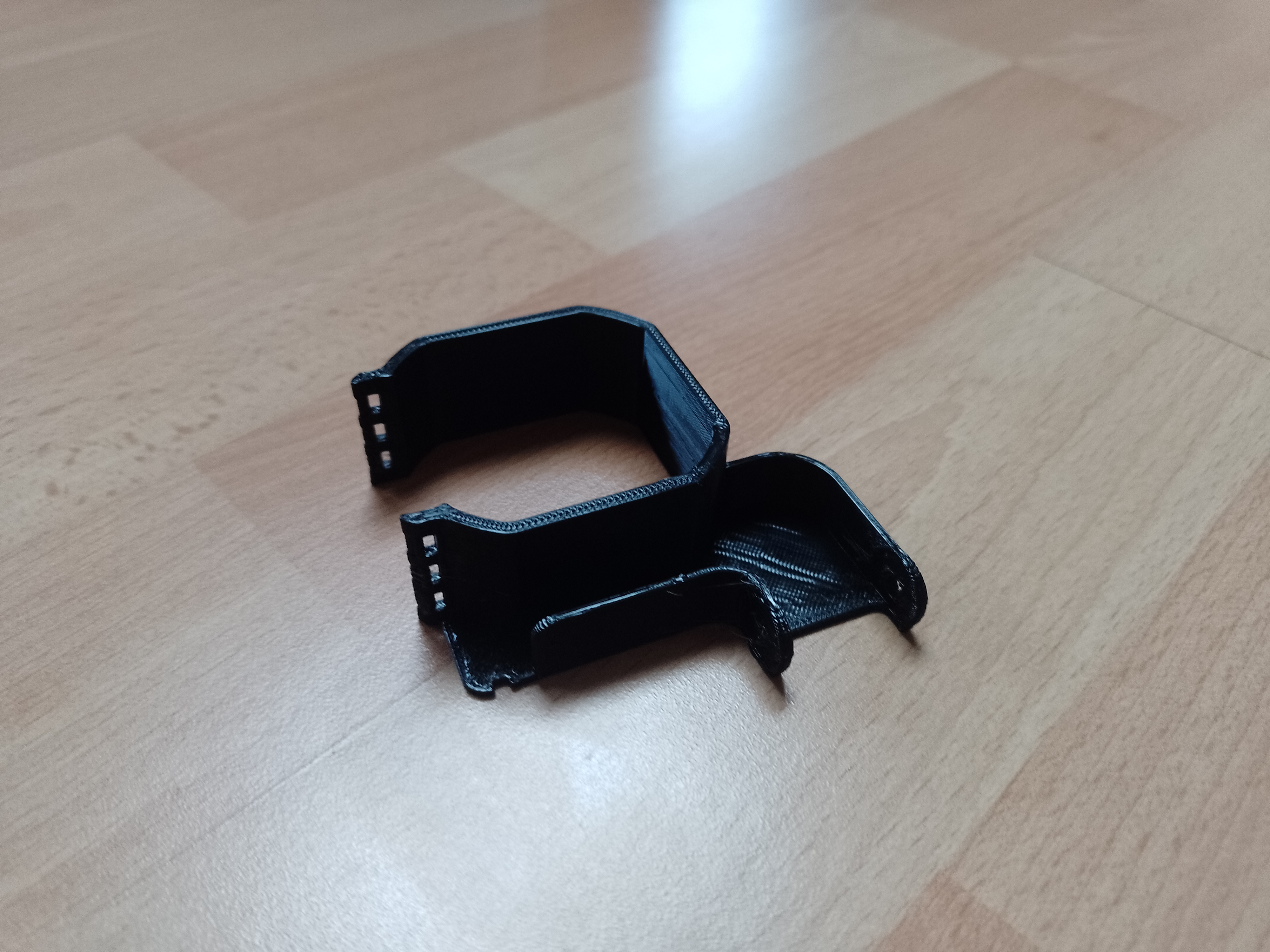 Voxelab Aquila/Ender 3 extruder mount for cable chain (enlarged ziptie openings)