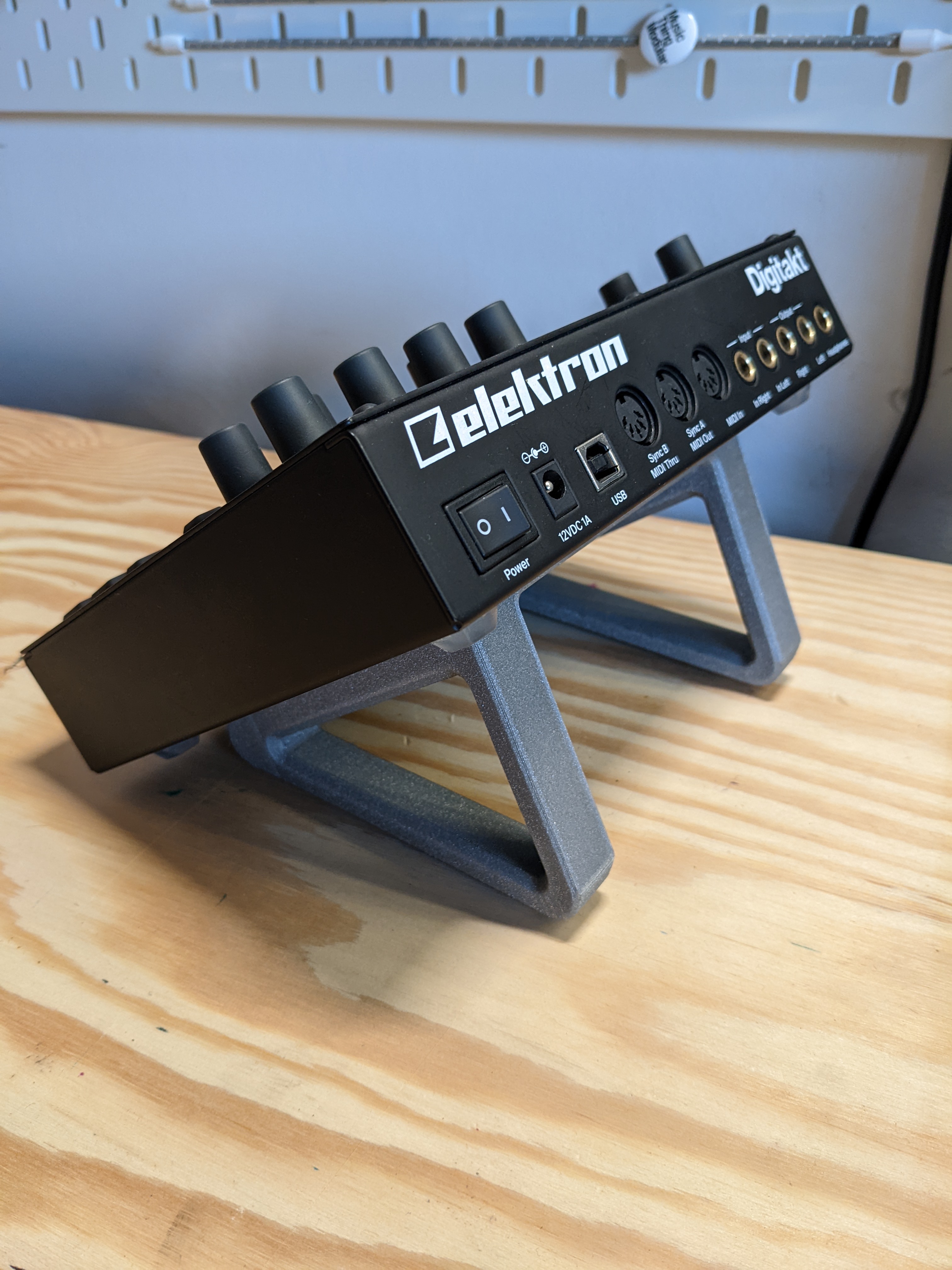 Elektron Digitakt Stand by Fisher | Download free STL model | Printables.com