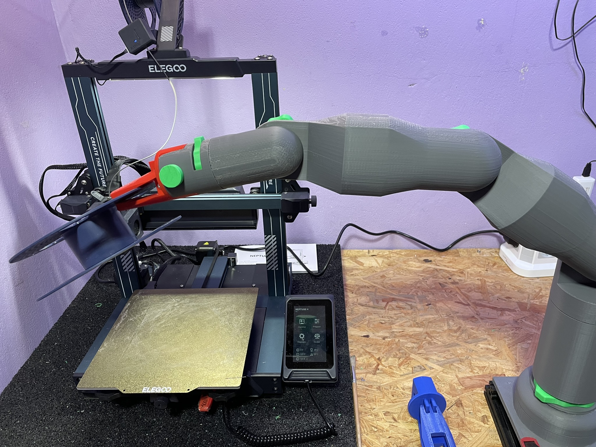 Bras articulé 3ème main établi Festool / Articulated Arm: Third Hand for Festool Workbench — thumbnail 4