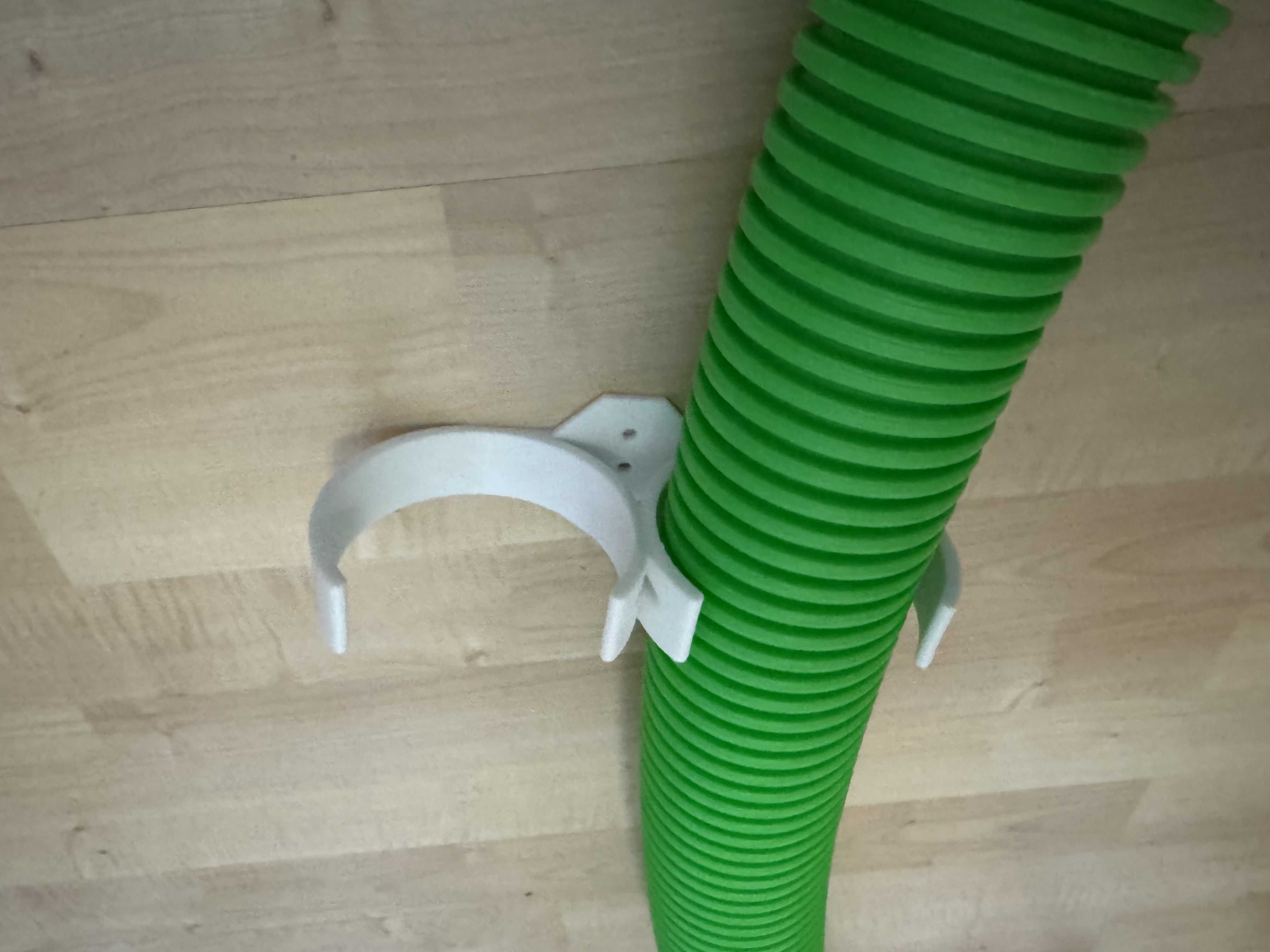 Bracket for 75mm semi-flex ducting
