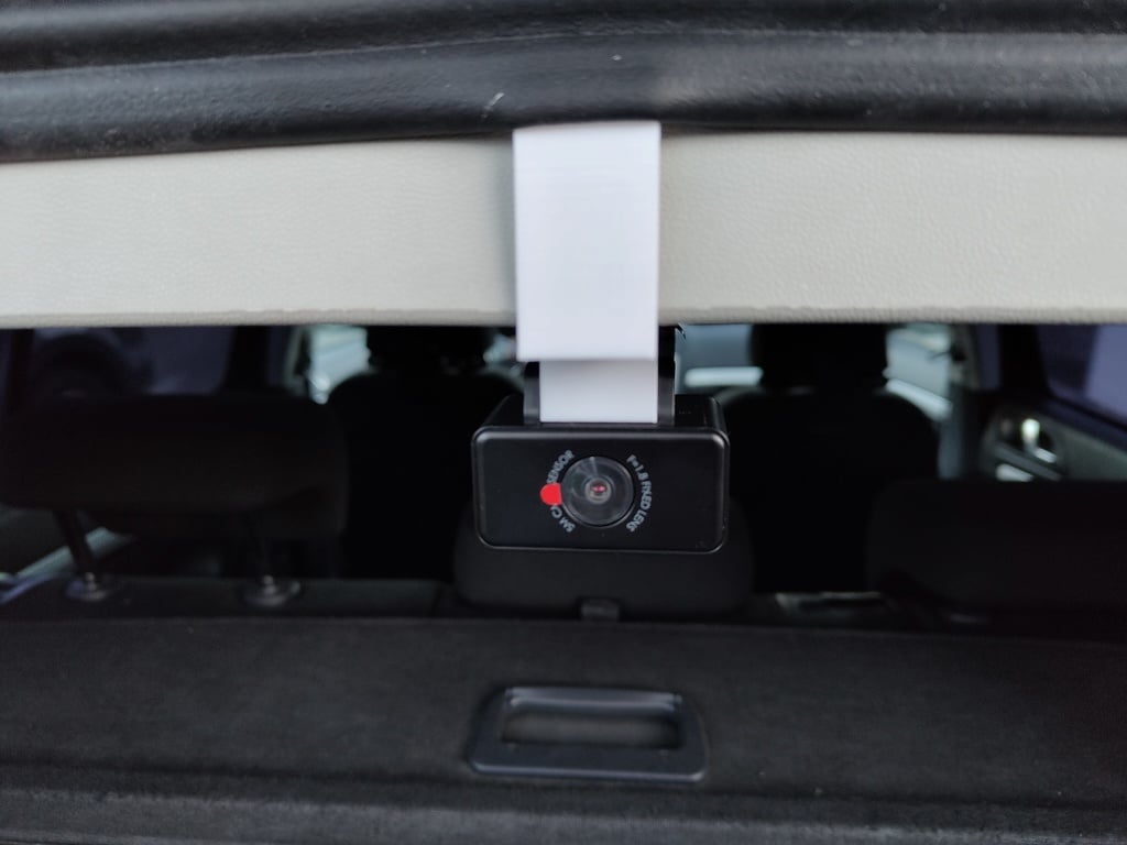 Skoda Octavia II - Vantrue E2 rear dashcam mount
