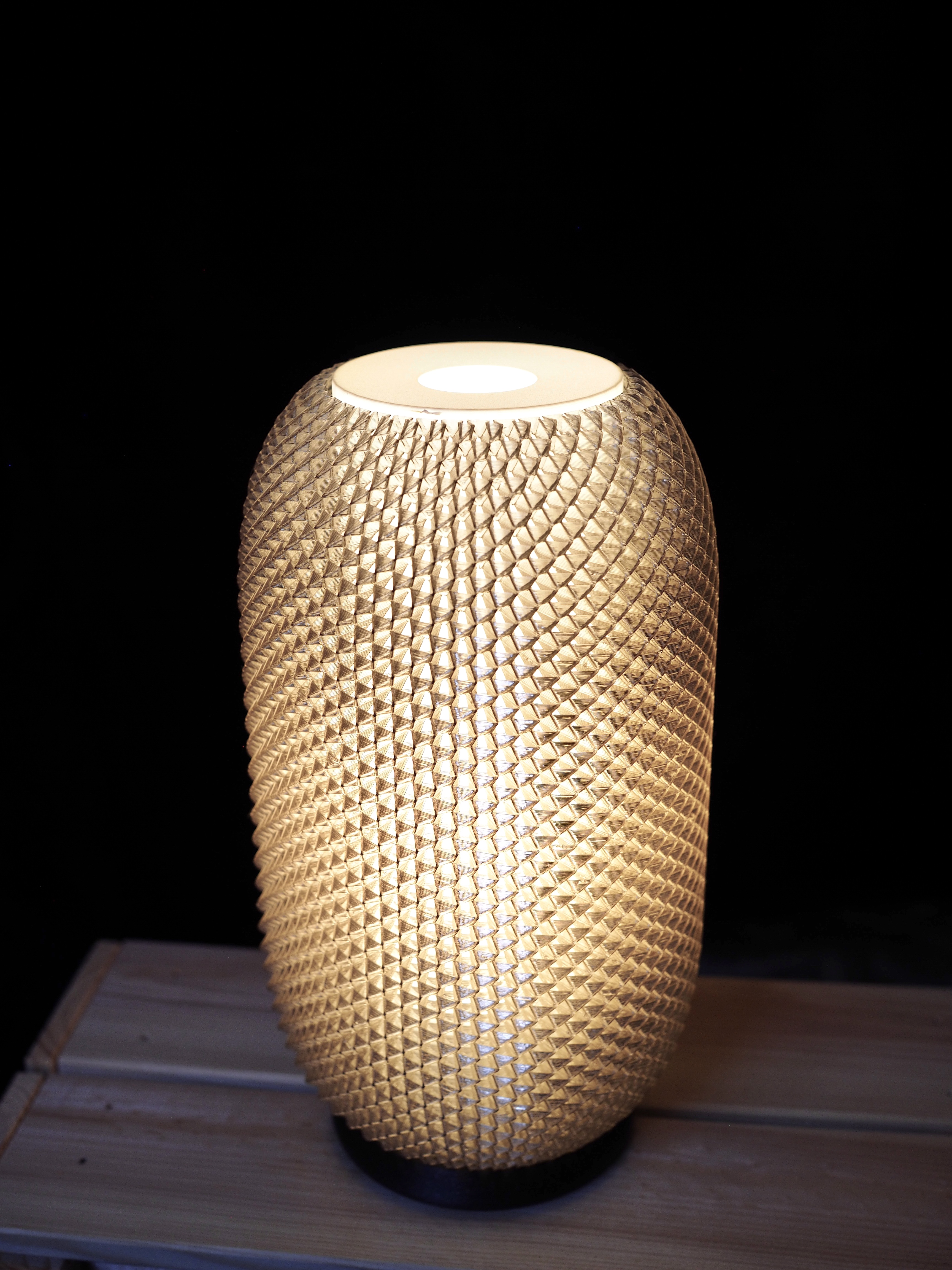 Miniatura 2 do modelo 3D Pine Cone Table Light