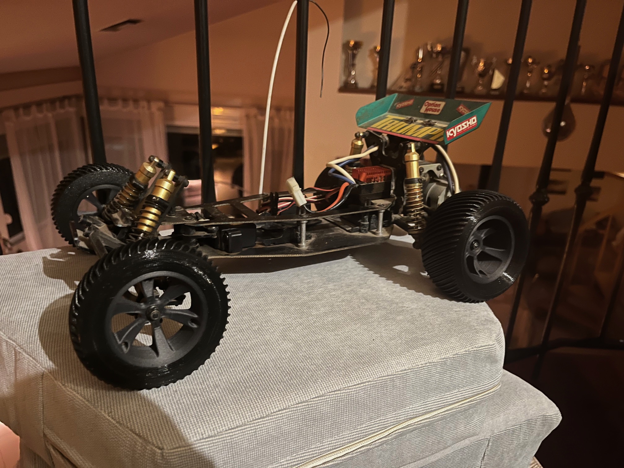 1/10 R/C Buggy Carbon Wheels & Tyres set (for Kyosho Triumph)