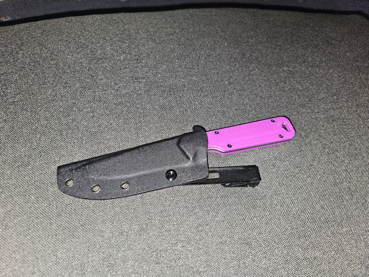 Kizer Militaw Fixed handle scales