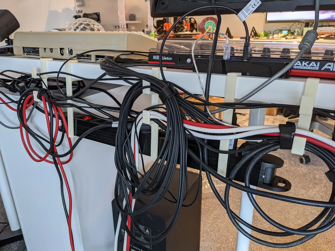 Linnmon Cable Management