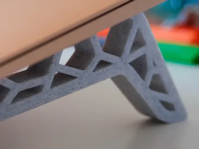 Voronoi Laptop Stand