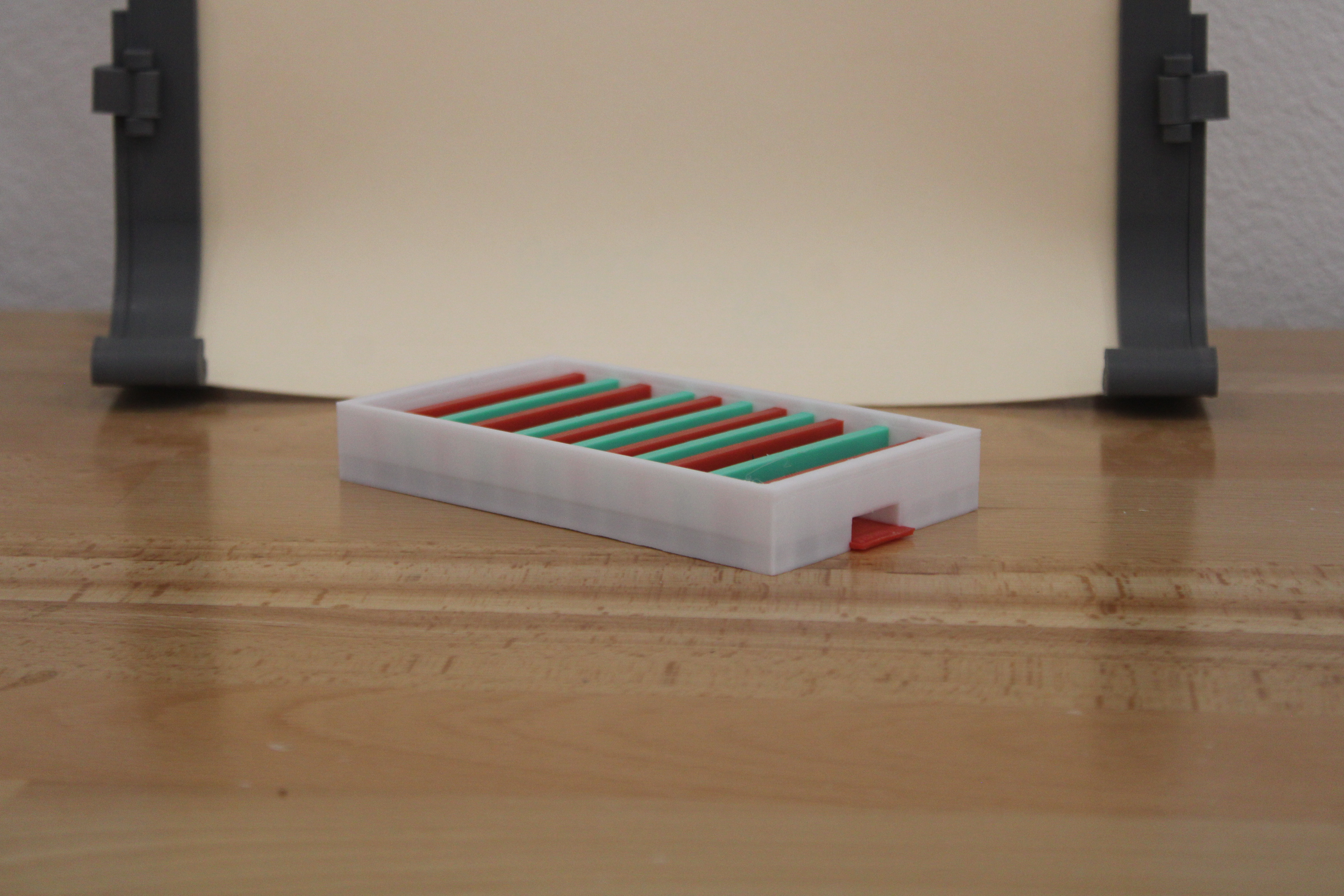 Self draining soap tray