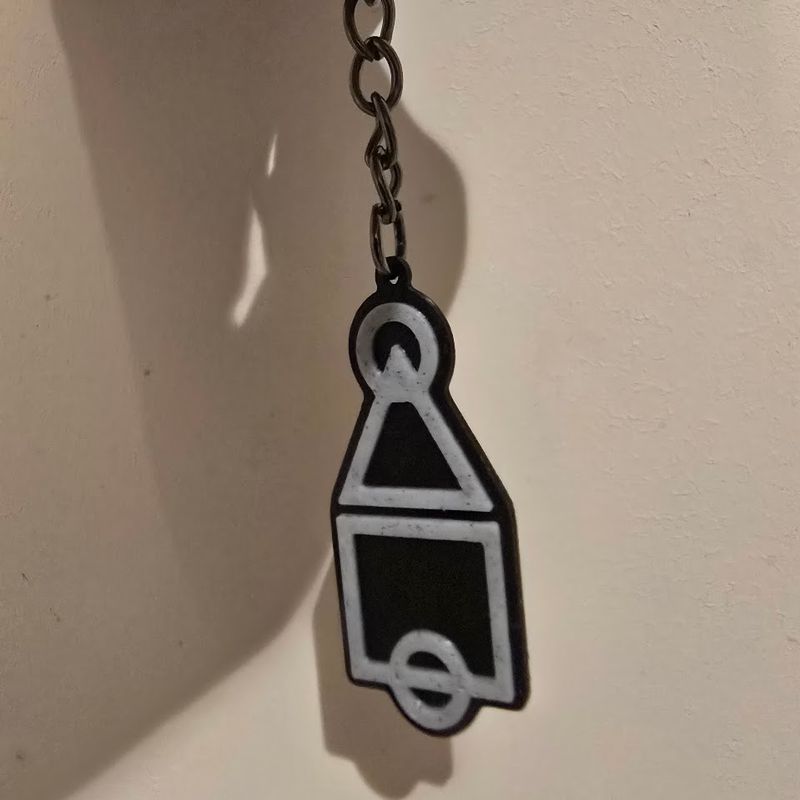SquidGame★イカゲーム WAUxSQUIDGAME Steve Keyring 1+1 2P SET 🔑 Key ring Squid Games - The squid game - triangle・Free