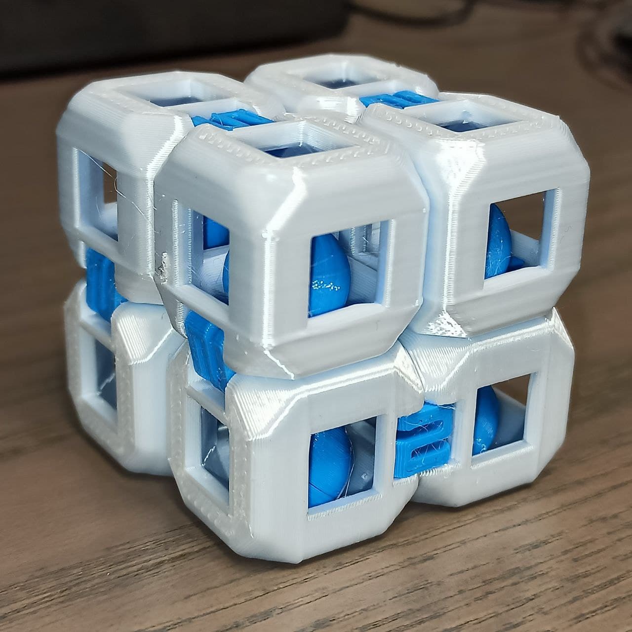 Infinity Cube with balls inside