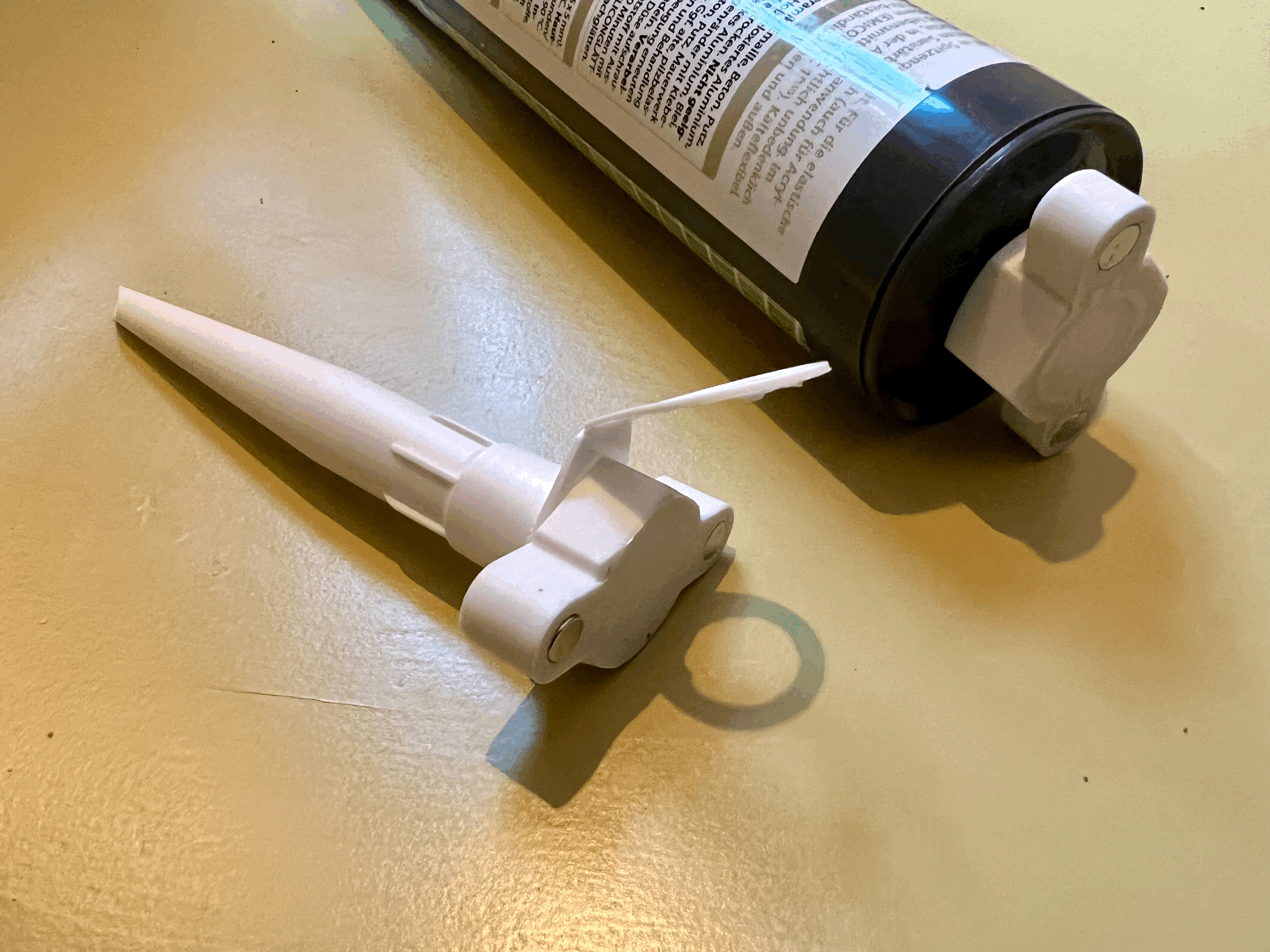 Protector for silicone cartridge/cartouche & applicator/nozzle