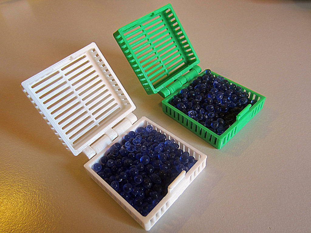 Anti Moisture Silica Gel Box - with Hinge & Latch (print-in-place)