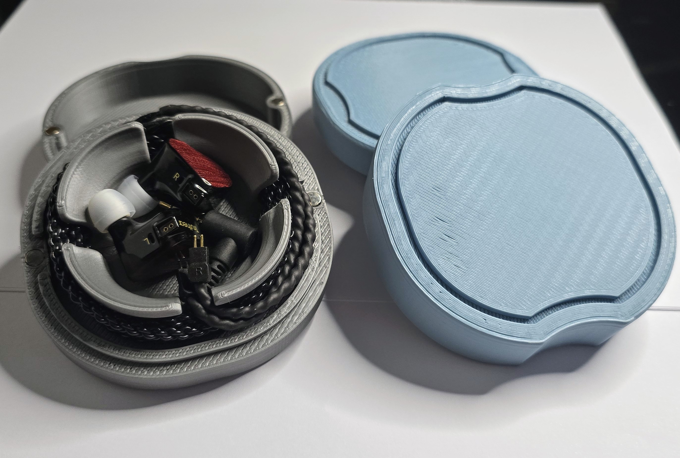 STACKABLE EARPHONE LAPEL MICROPHONE CASES — thumbnail 3