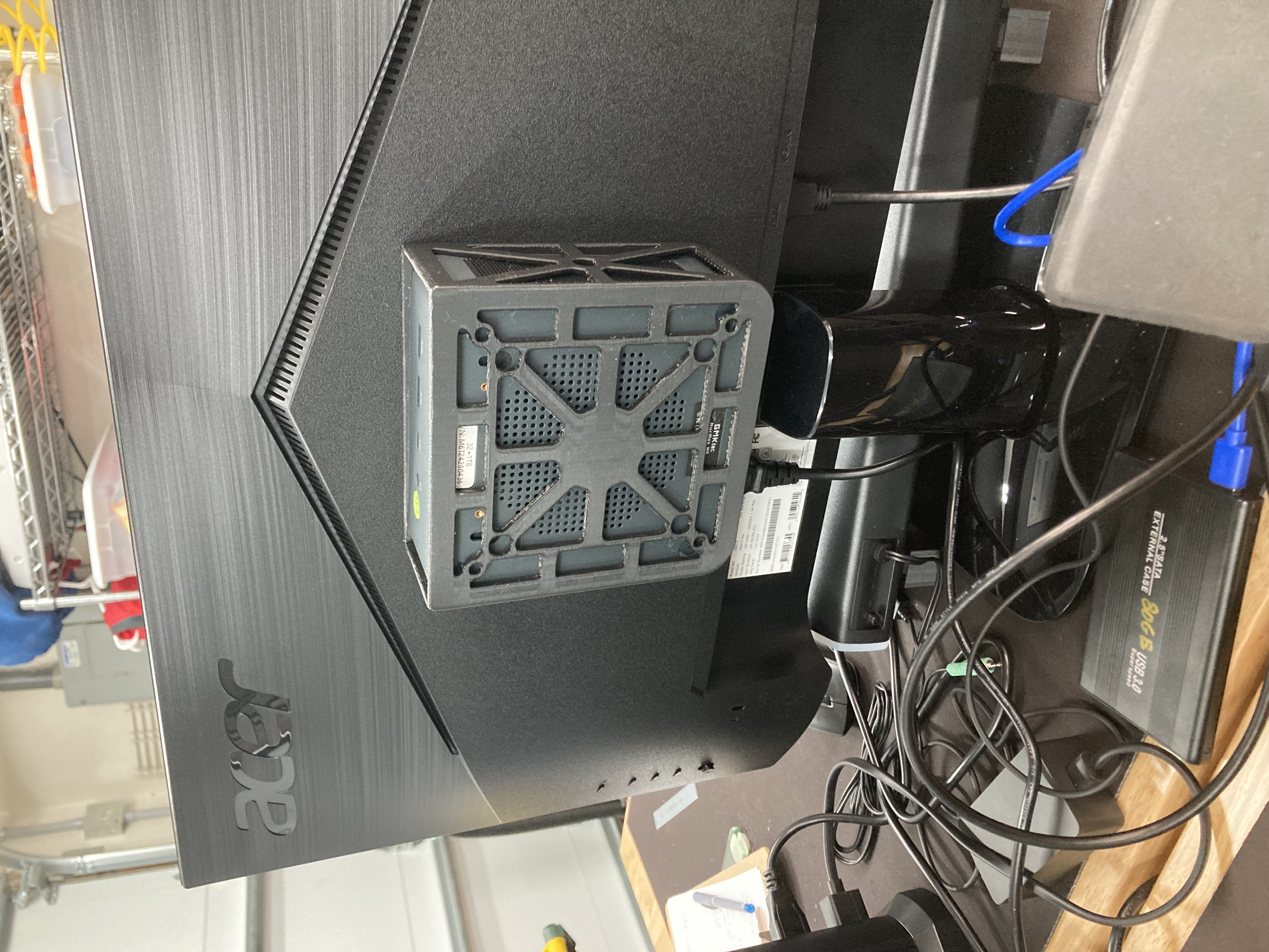 Miniatura 5 do modelo 3D Mini Computer Holder