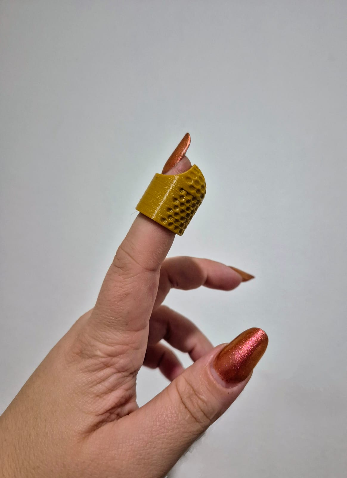 Nail-friendly thimble