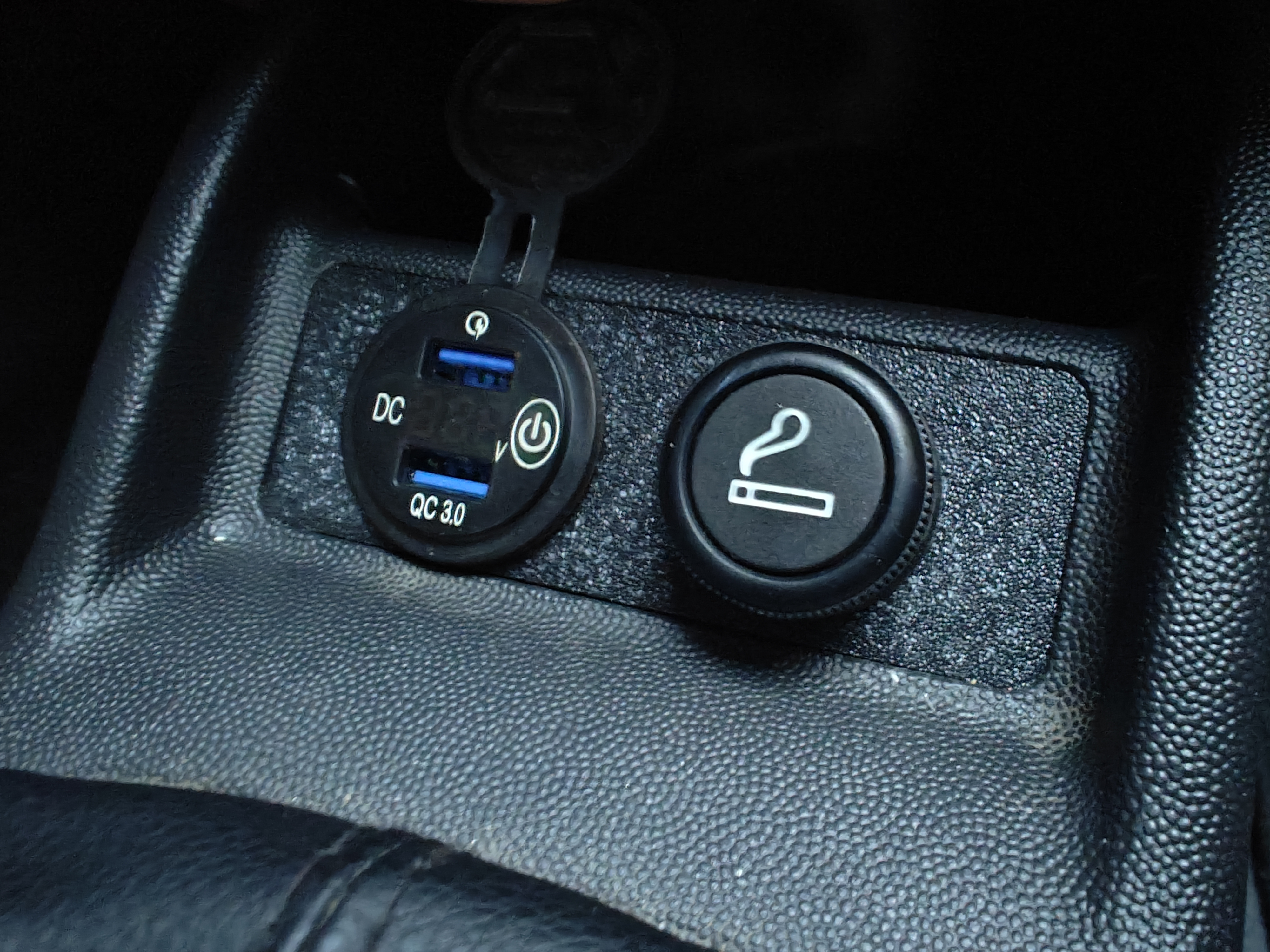 Opel/Vauxhall Corsa C Cigarette + USB + Voltmeter Socket
