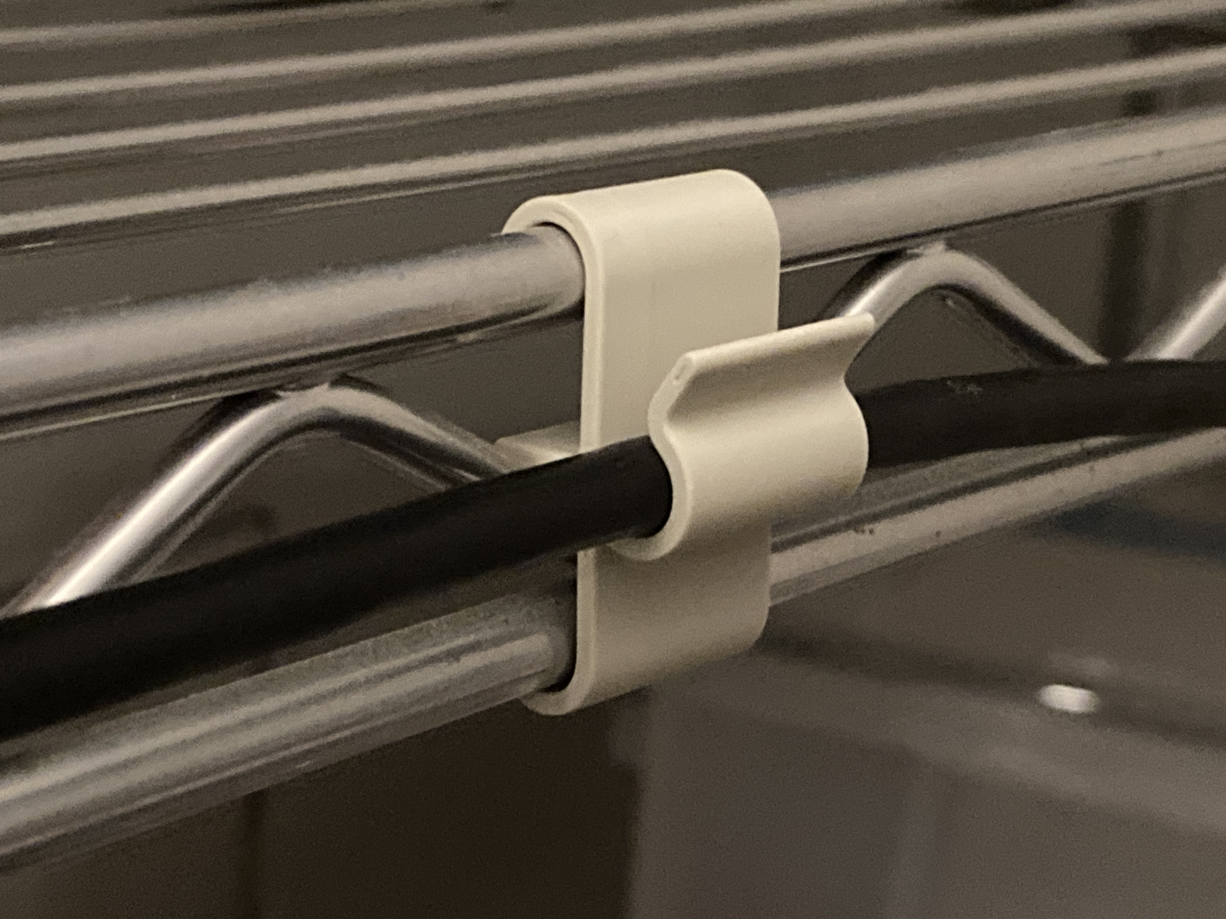 Cable clip for wire shelf