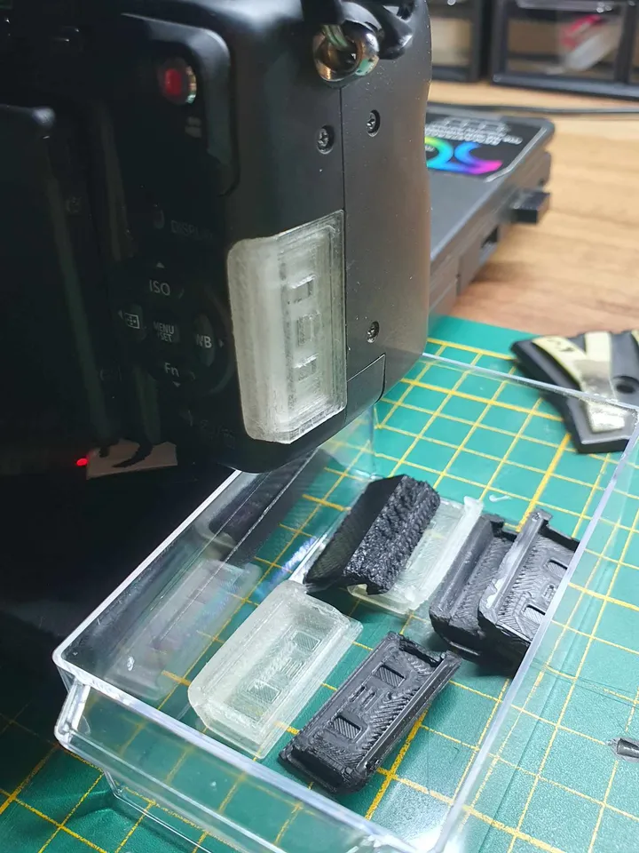 Panasonic Lumix GH1 SD Slot door by Mandaryna | Download free STL